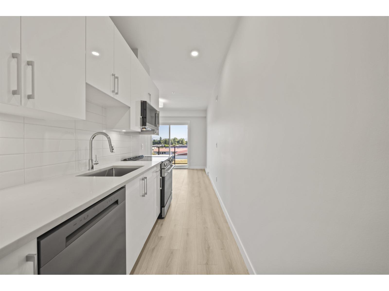 501 8423 Cedar Street Property Photo 4