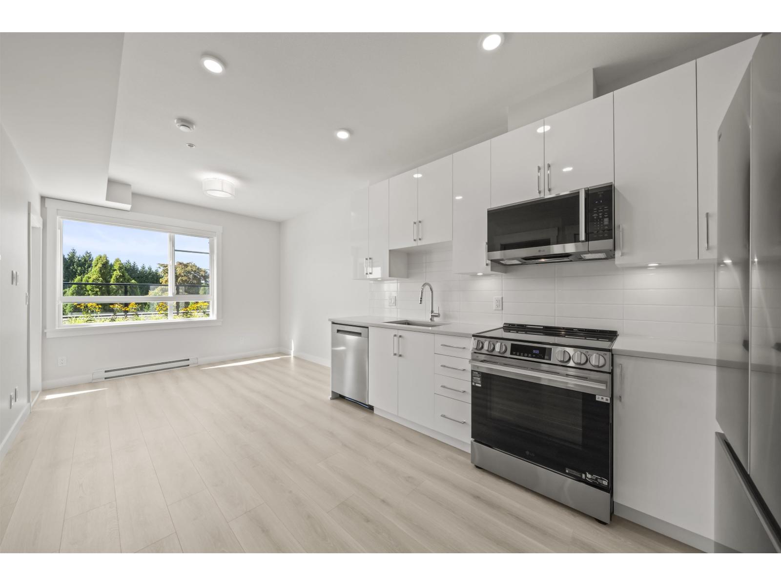 409 8423 Cedar Street Property Photo 2