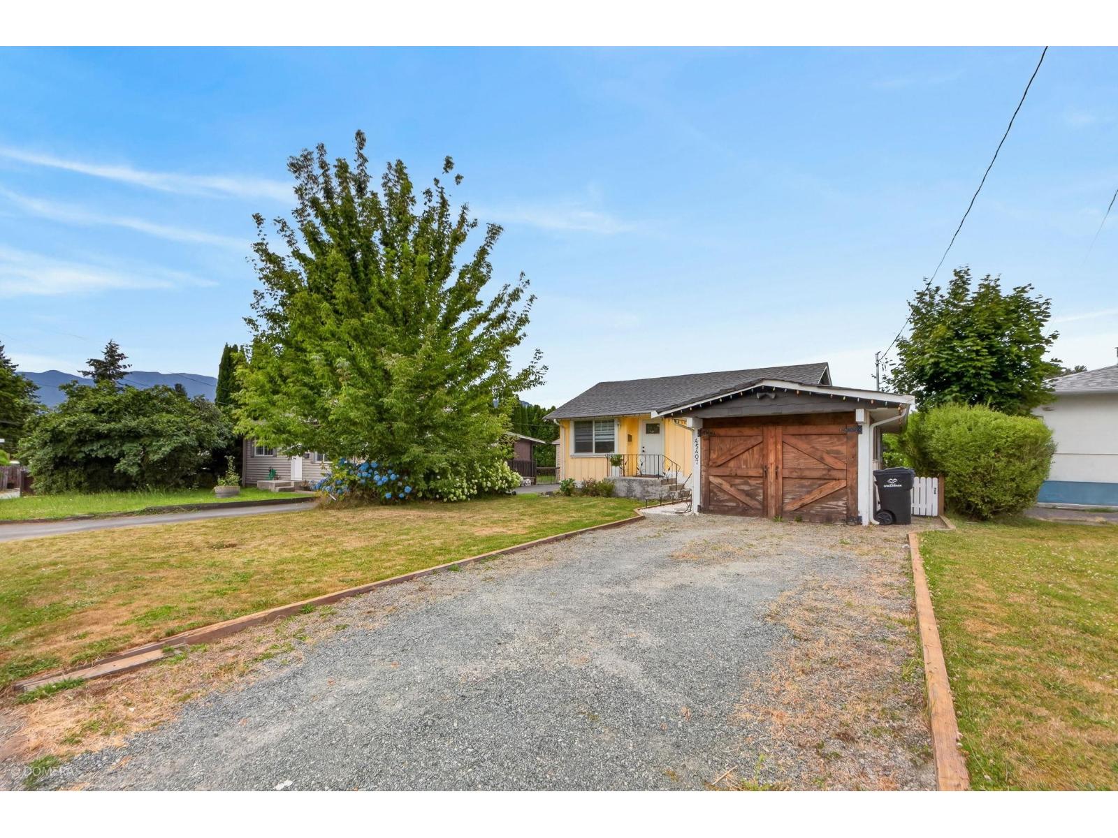 45407 Wellington Avenue Property Photo 3