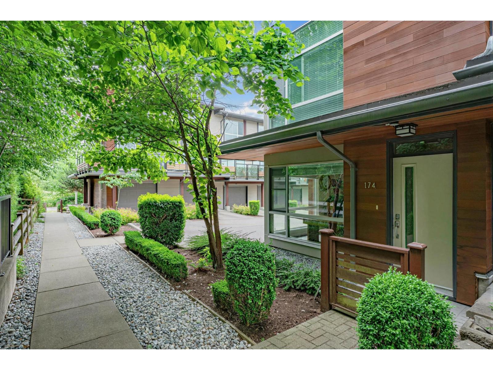 174 2228 162 Street Property Photo 2