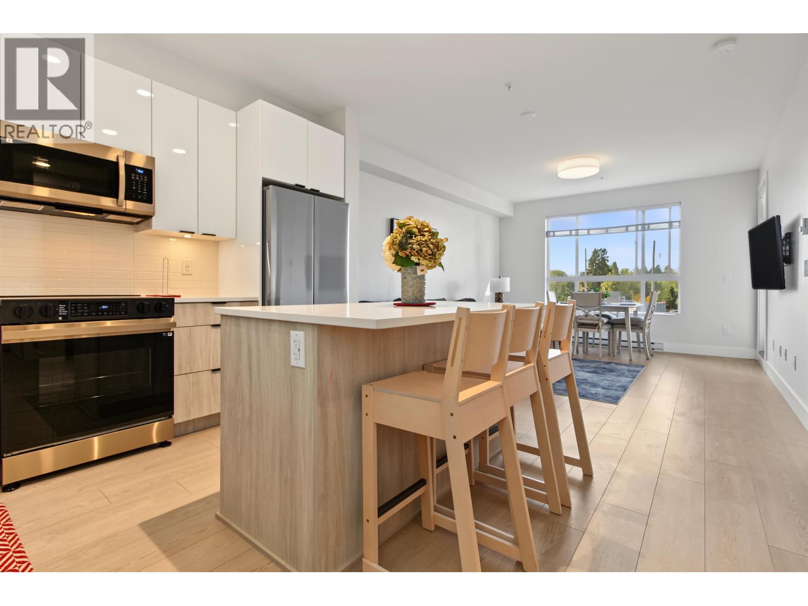 411 11655 Fraser Street Property Photo 5