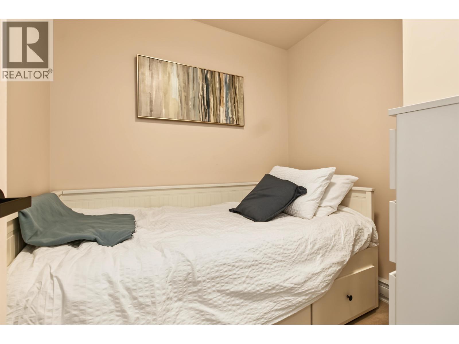 411 11655 Fraser Street Property Photo 17