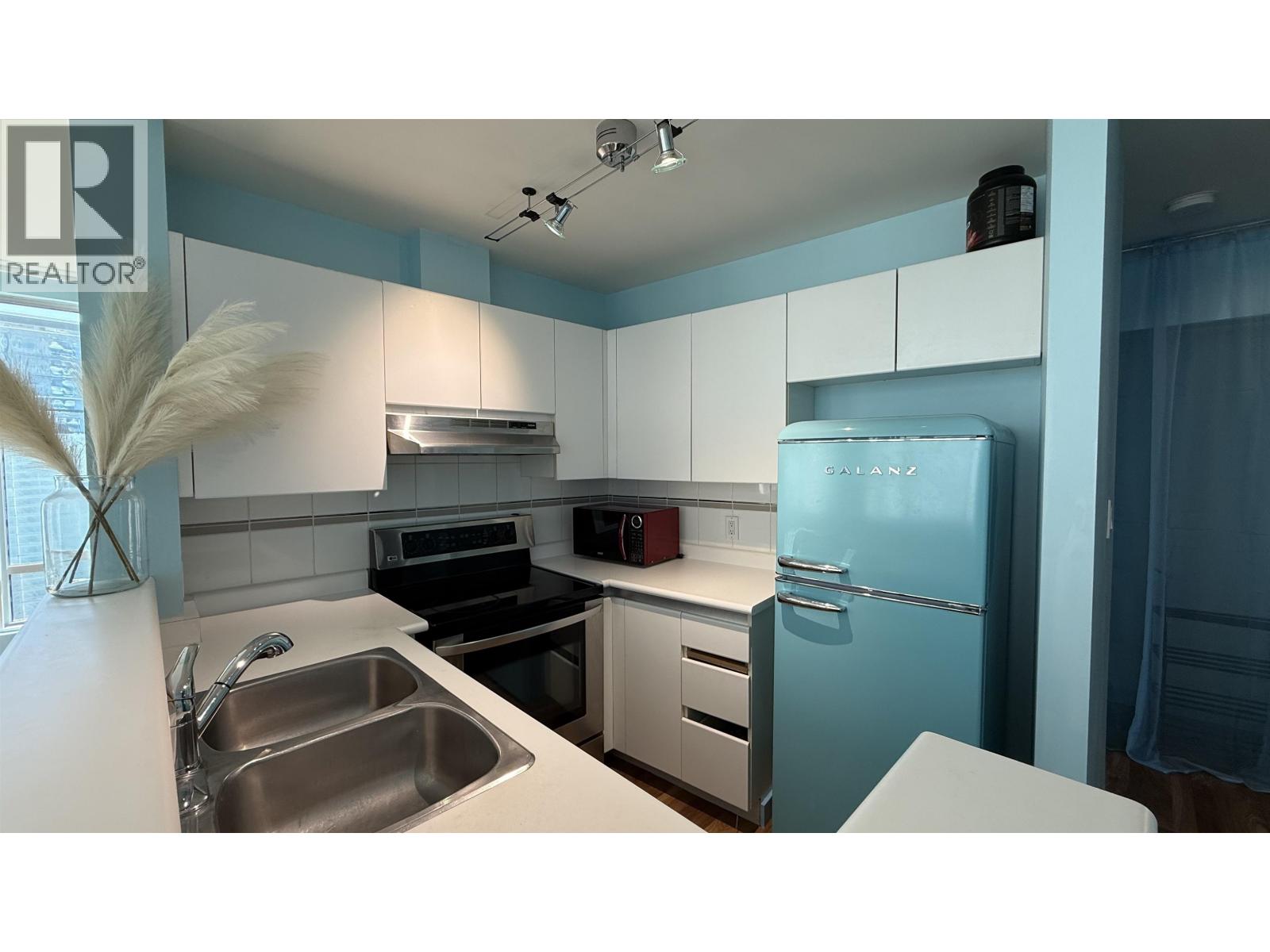 614 989 Nelson Street Property Photo 2