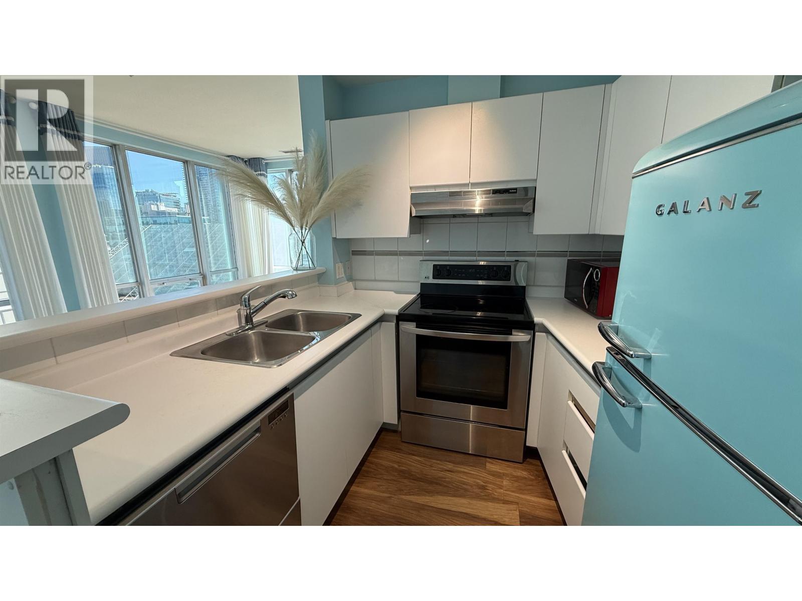 614 989 Nelson Street Property Photo 3
