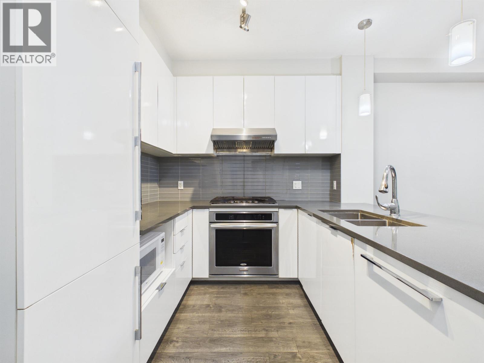 118 9399 Alexandra Road Property Photo 2
