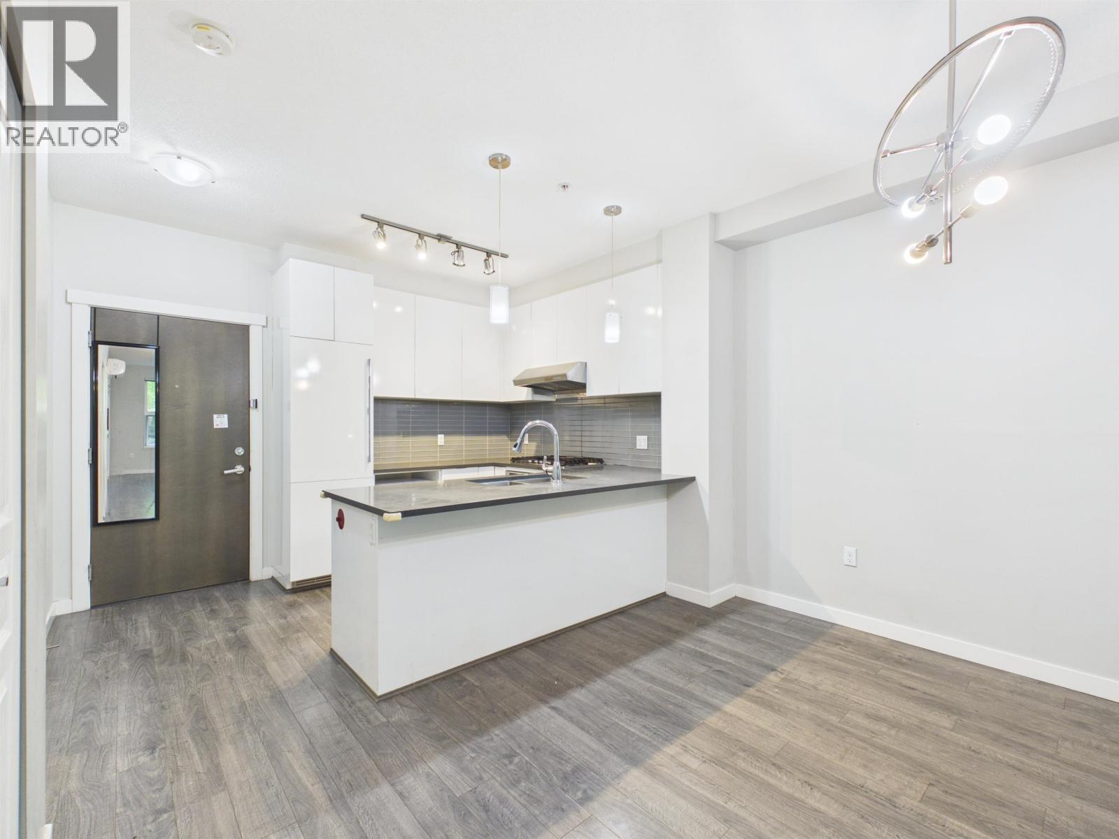 118 9399 Alexandra Road Property Photo 3