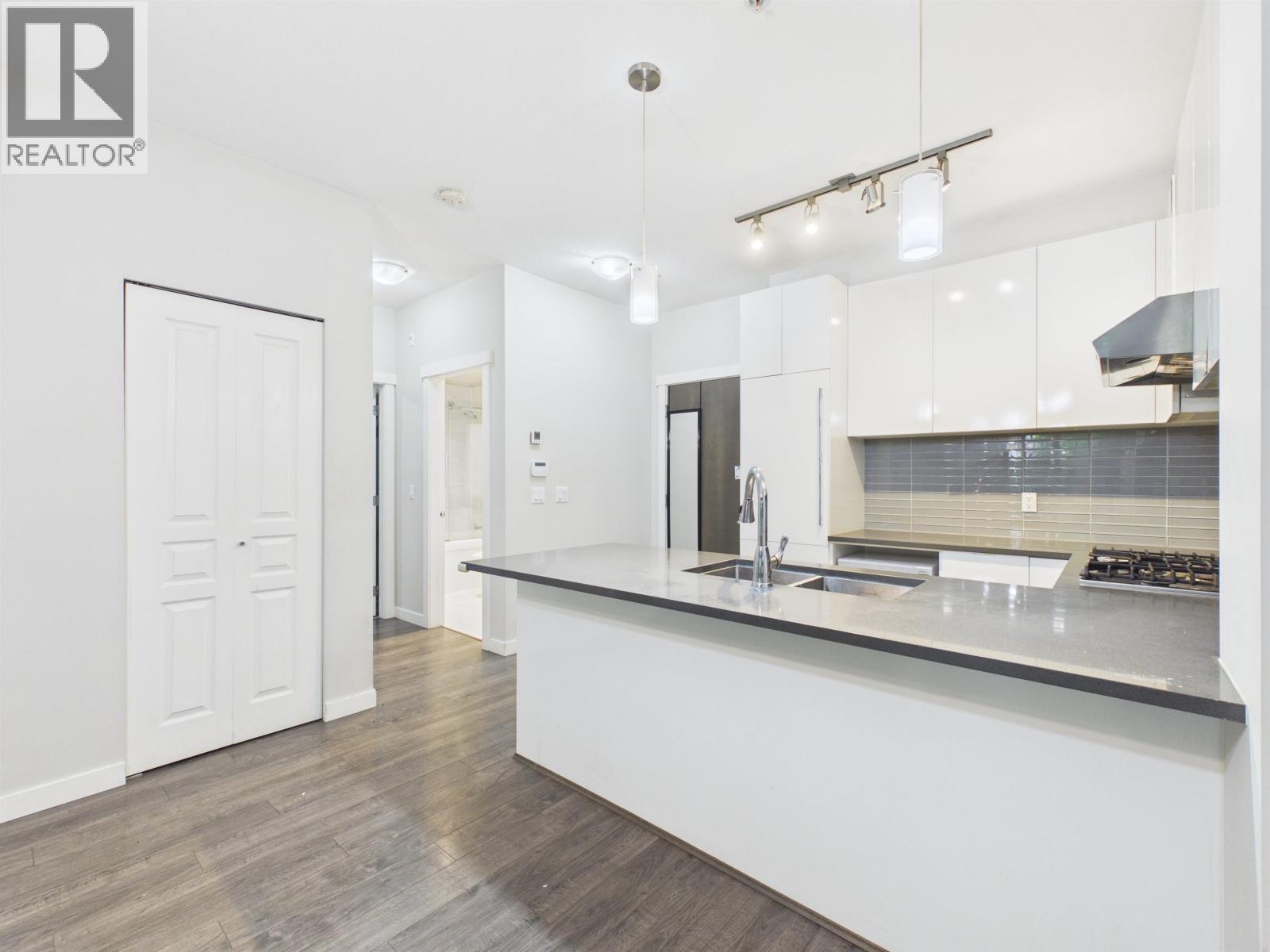 118 9399 Alexandra Road Property Photo 4