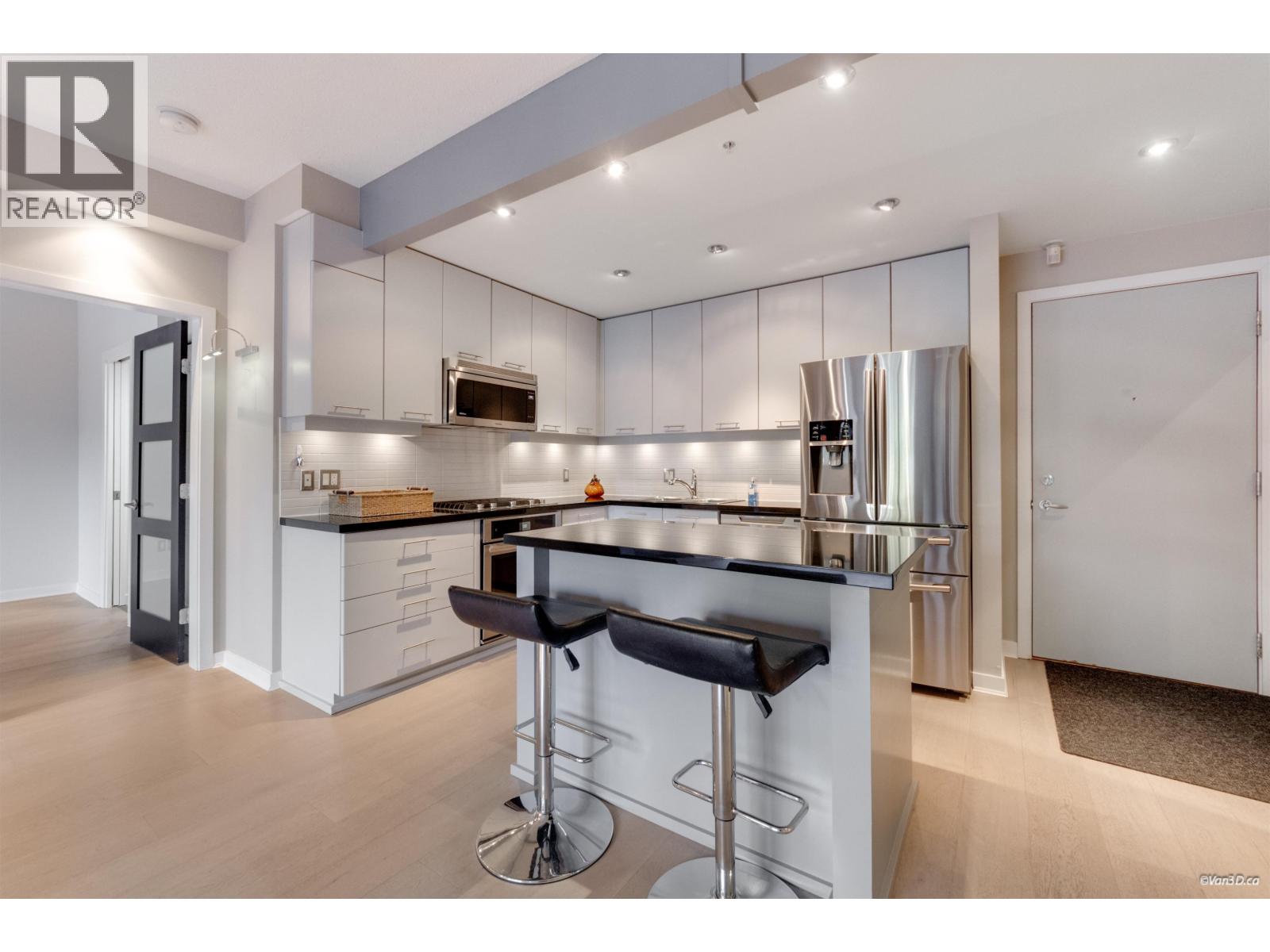 210 530 RAVEN WOODS DRIVE Property Photo 1
