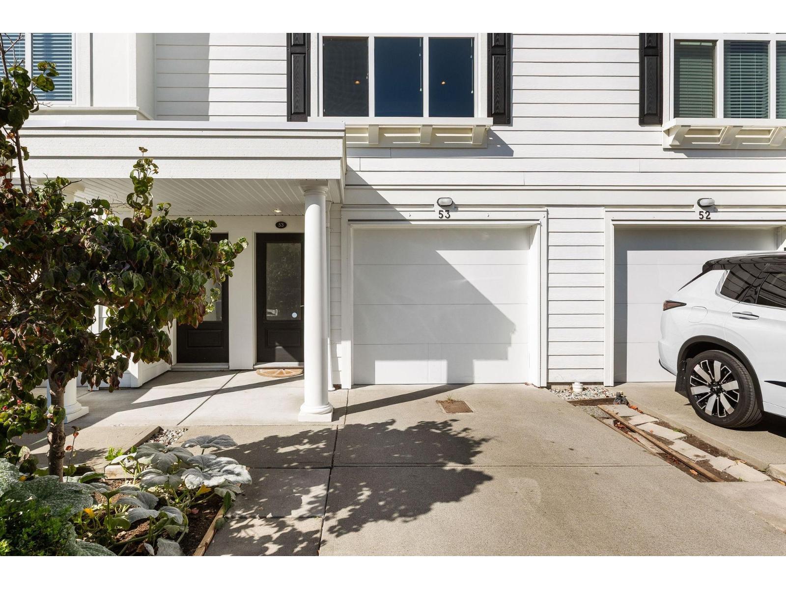 53 27735 Roundhouse Drive Property Photo 2