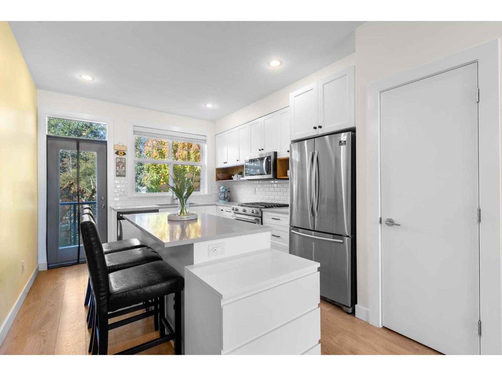 53 27735 Roundhouse Drive Property Photo 3