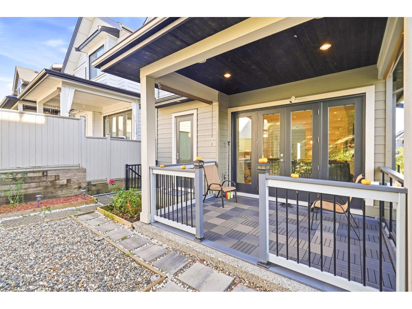 16475 21a Avenue Property Photo 11