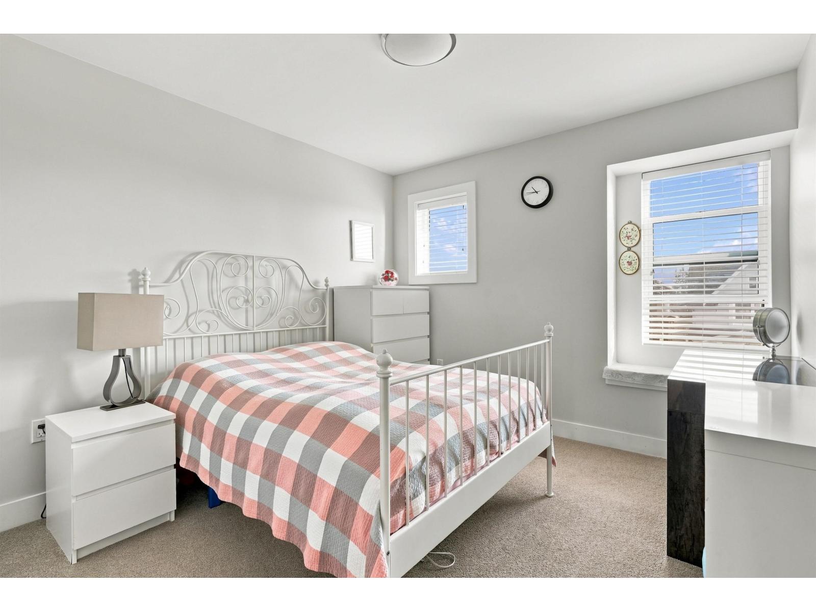 16475 21a Avenue Property Photo 16
