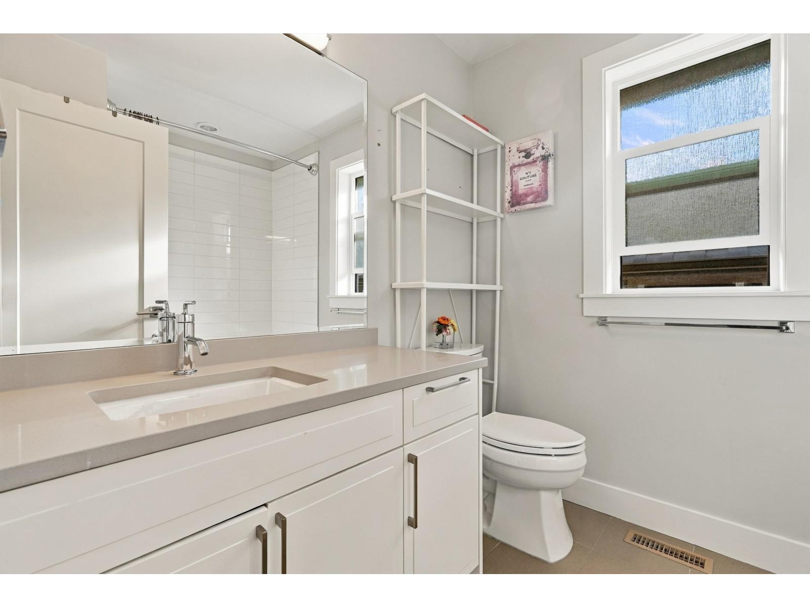 16475 21a Avenue Property Photo 19