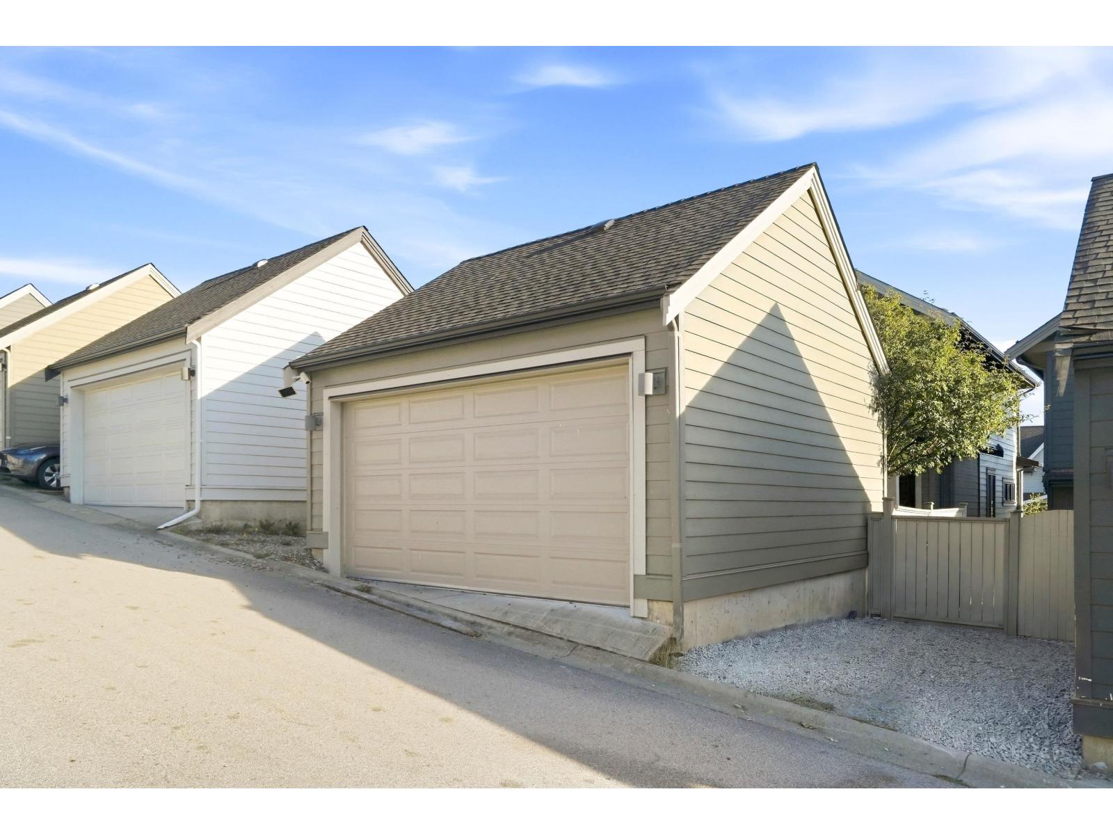 16475 21a Avenue Property Photo 25