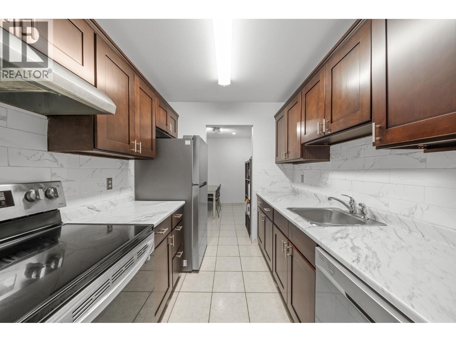 317 8511 Ackroyd Road Property Photo 3