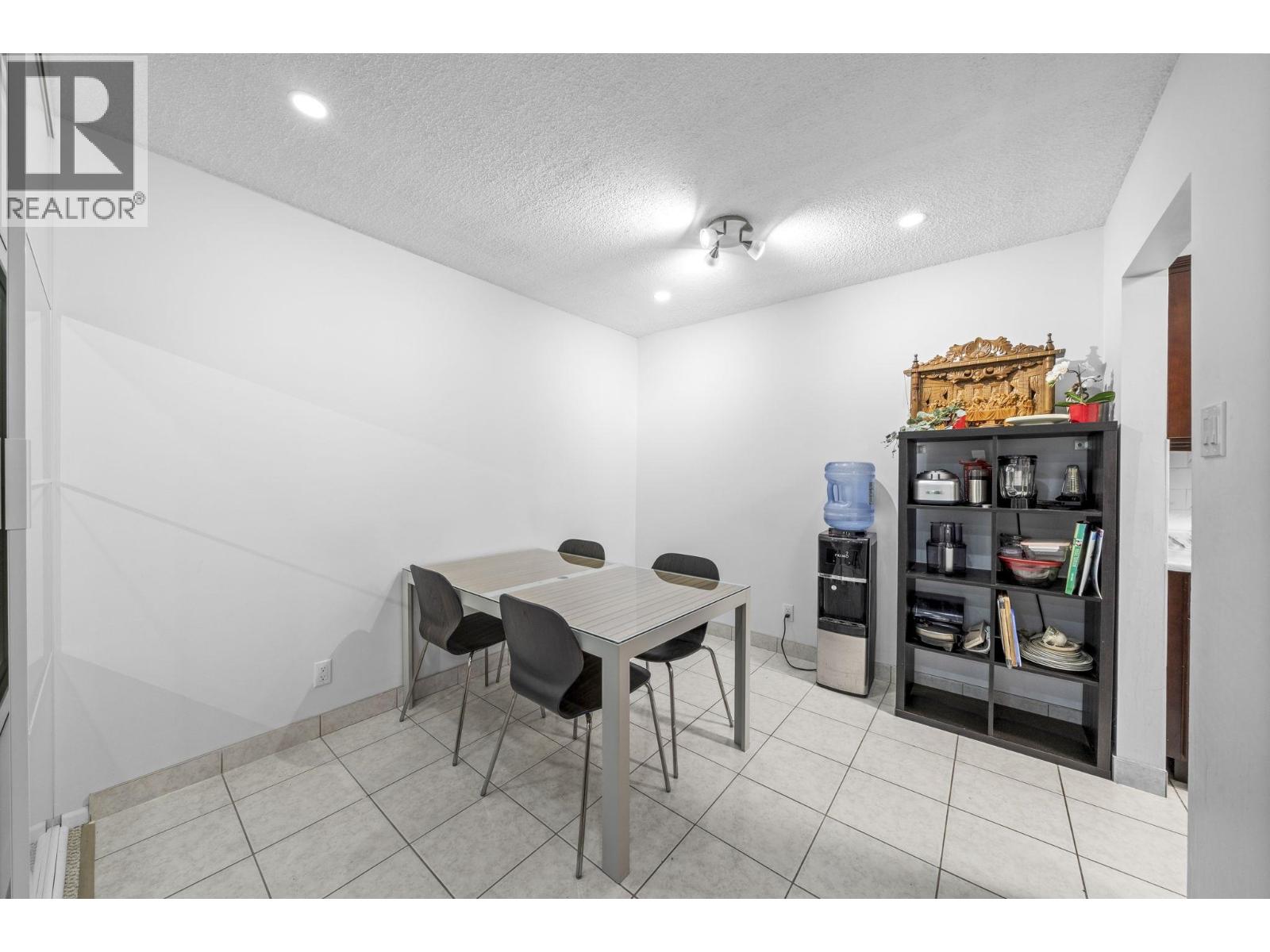 317 8511 Ackroyd Road Property Photo 4