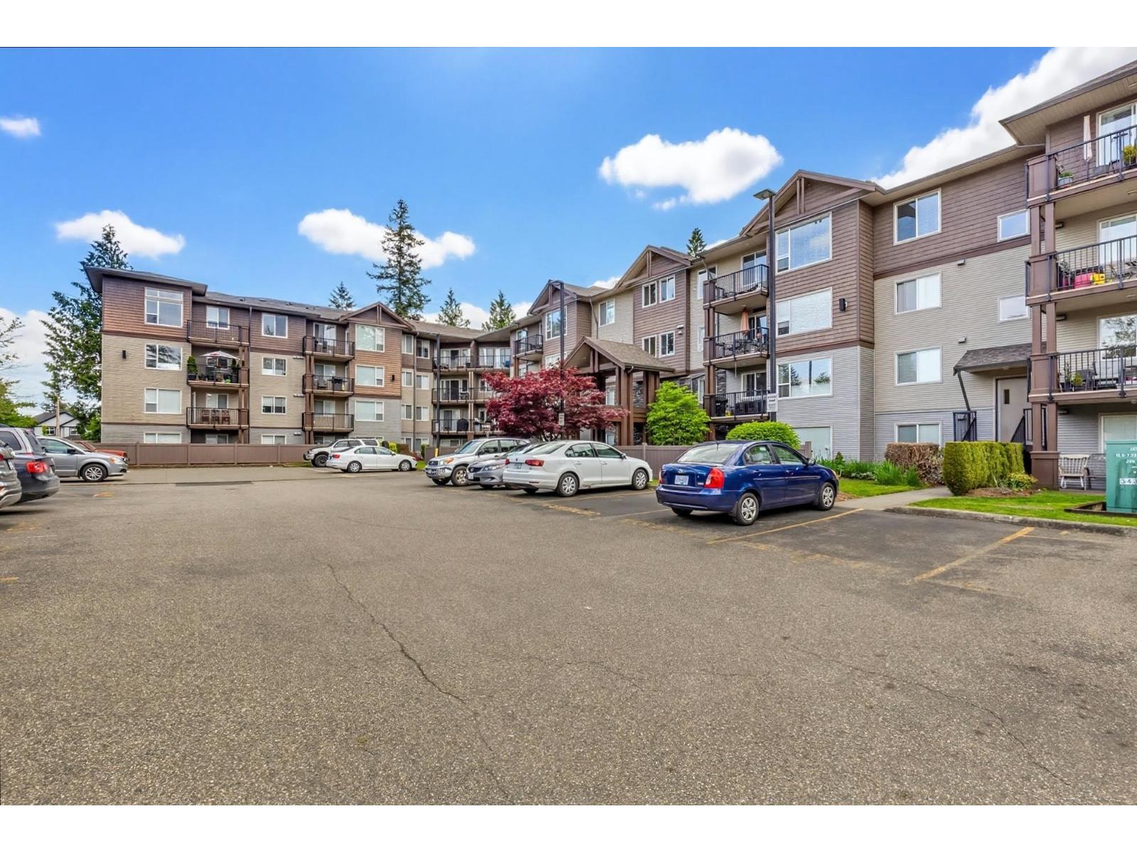 104 2581 Langdon Street Property Photo 1