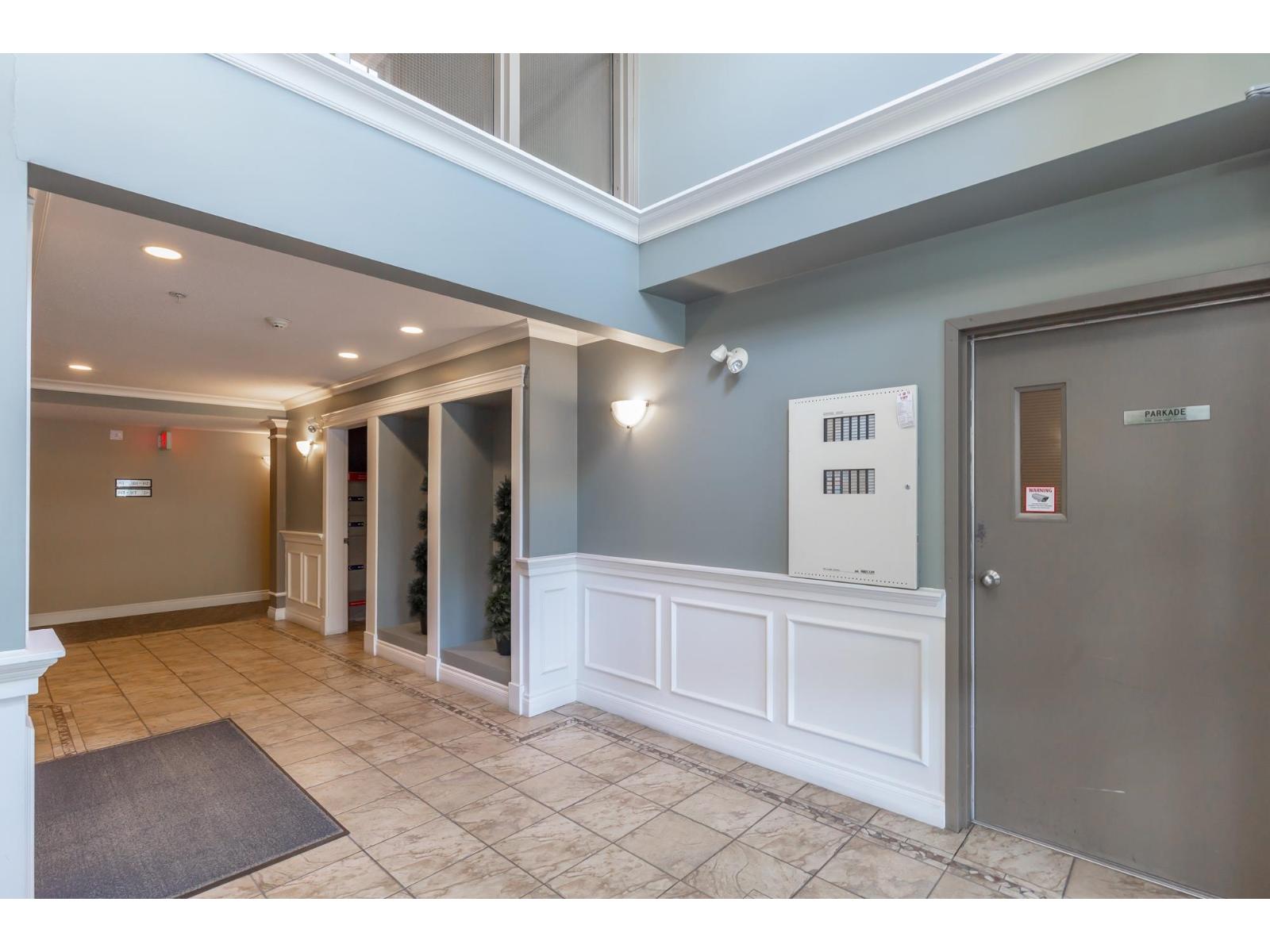 104 2581 Langdon Street Property Photo 5