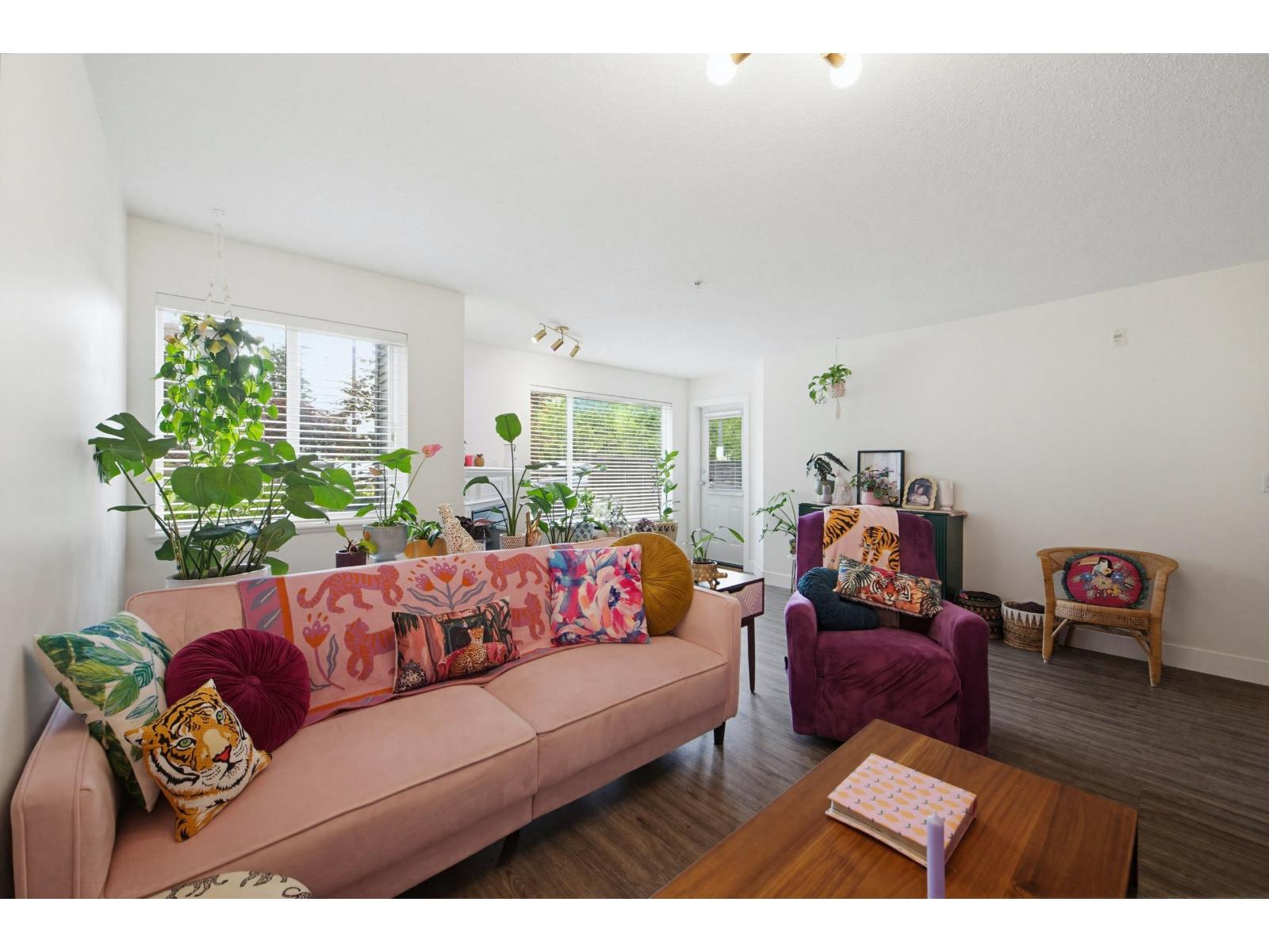 104 2581 Langdon Street Property Photo 9