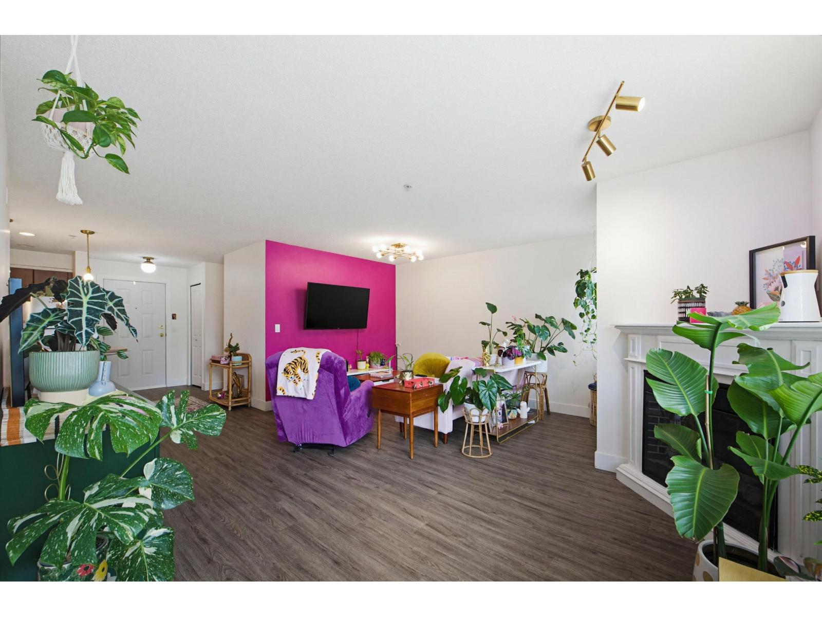 104 2581 Langdon Street Property Photo 10