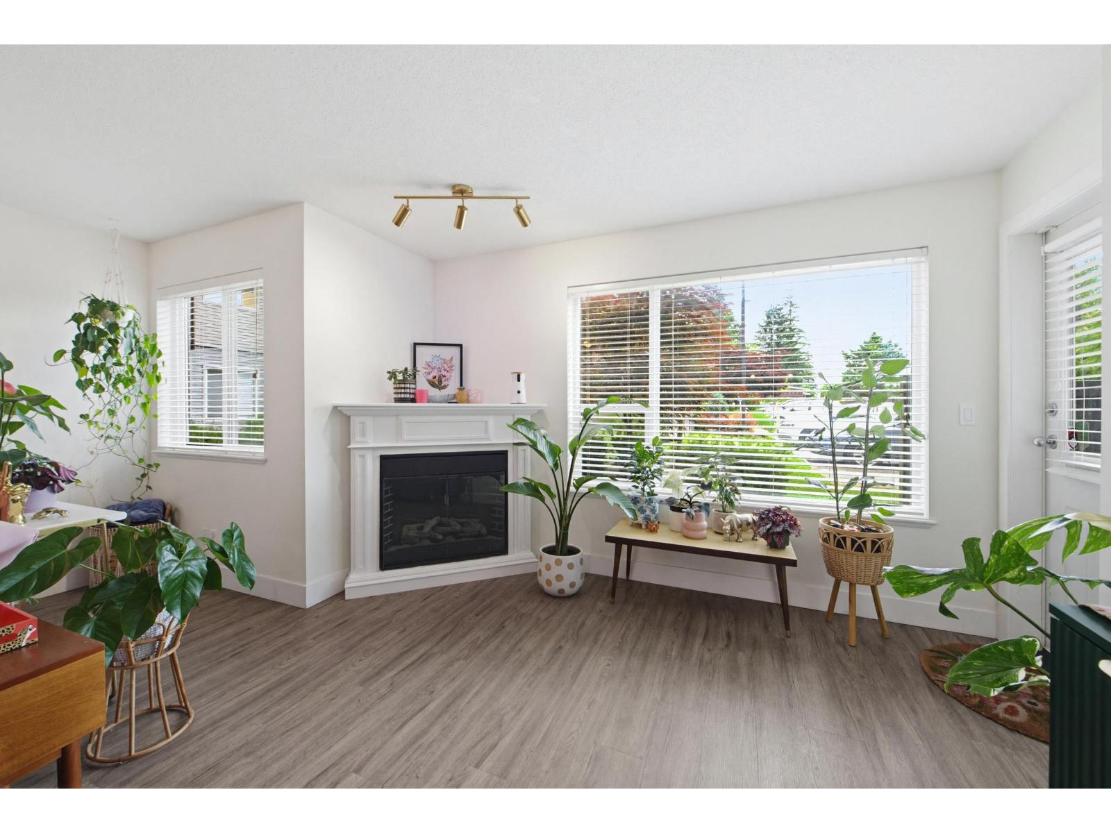 104 2581 Langdon Street Property Photo 12