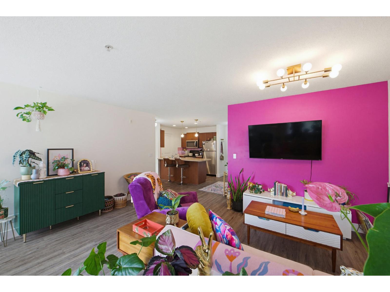 104 2581 Langdon Street Property Photo 13