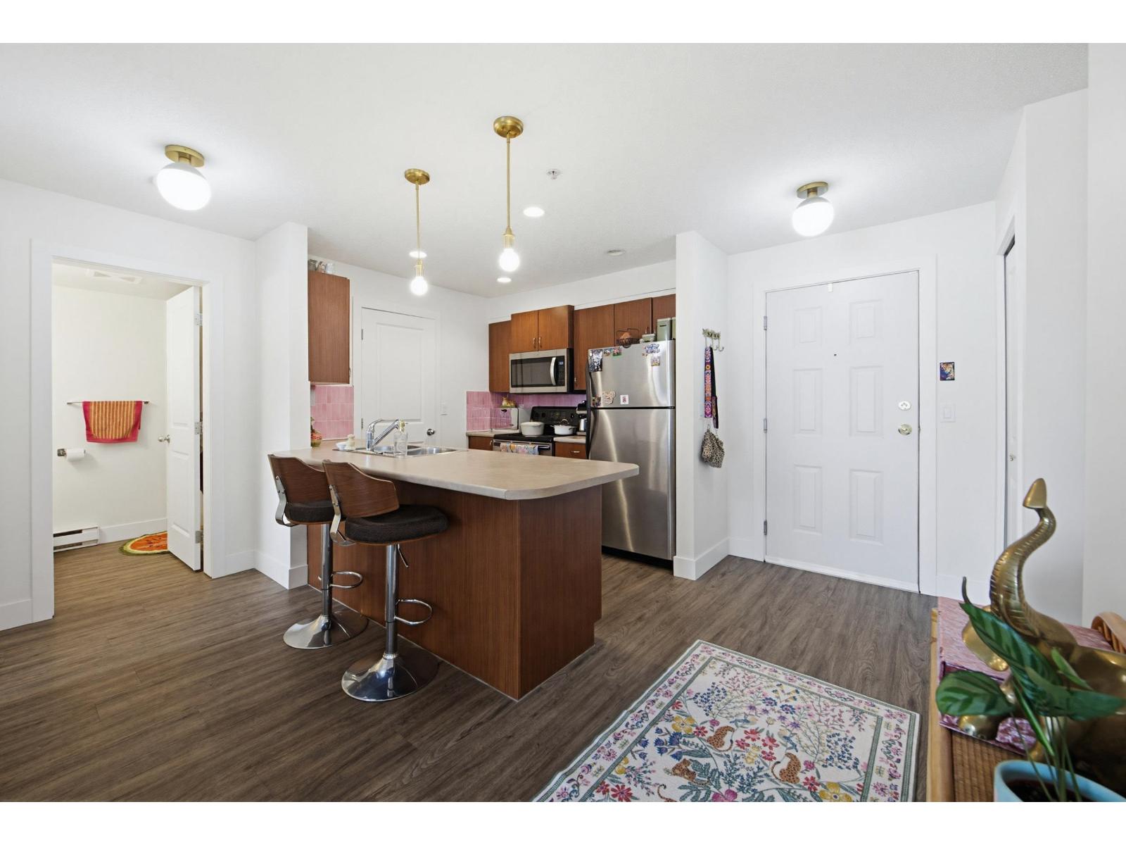 104 2581 Langdon Street Property Photo 14