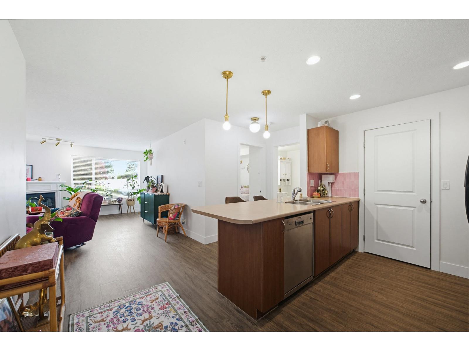 104 2581 Langdon Street Property Photo 15