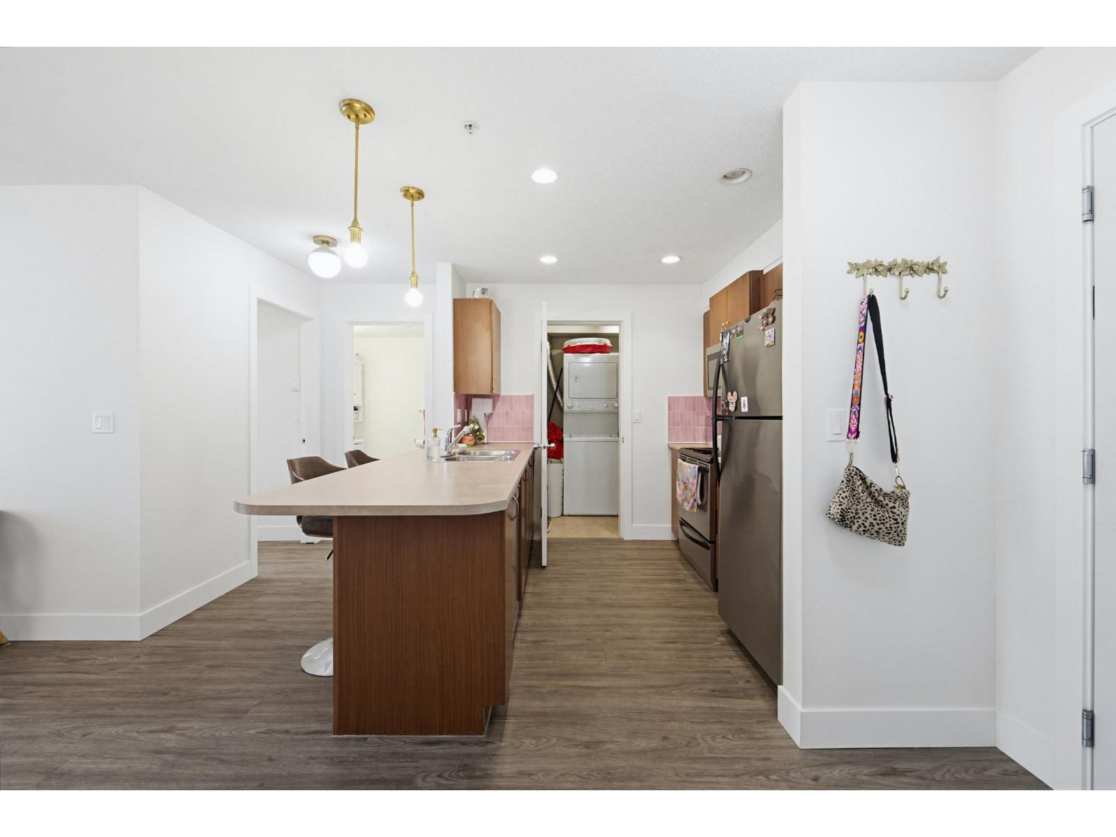 104 2581 Langdon Street Property Photo 16