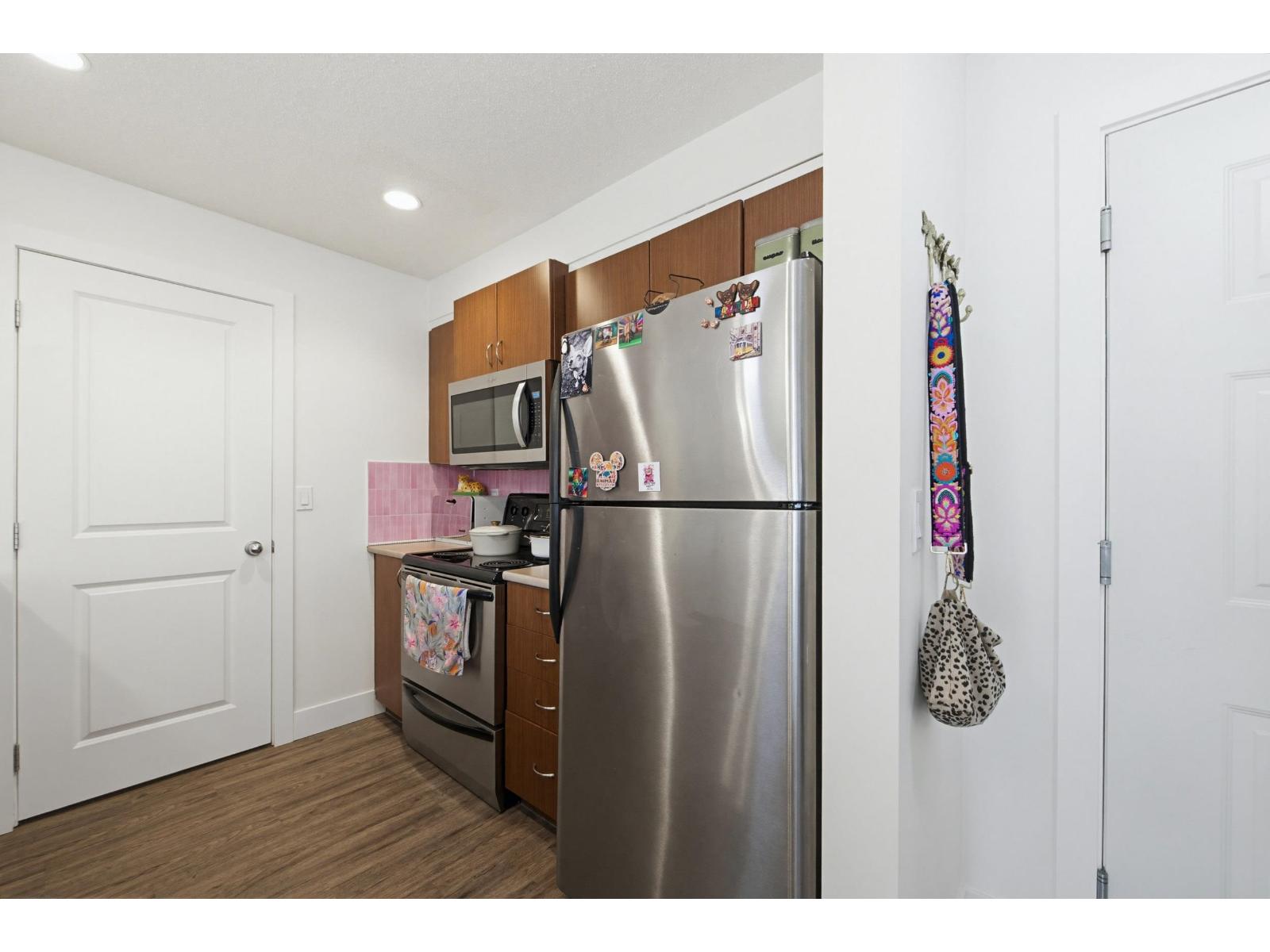 104 2581 Langdon Street Property Photo 18