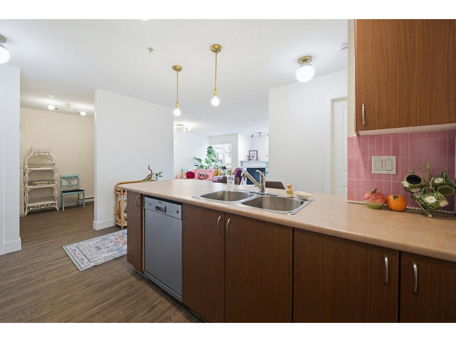 104 2581 Langdon Street Property Photo 19