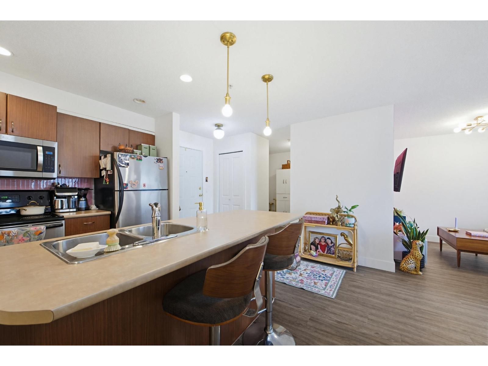 104 2581 Langdon Street Property Photo 20