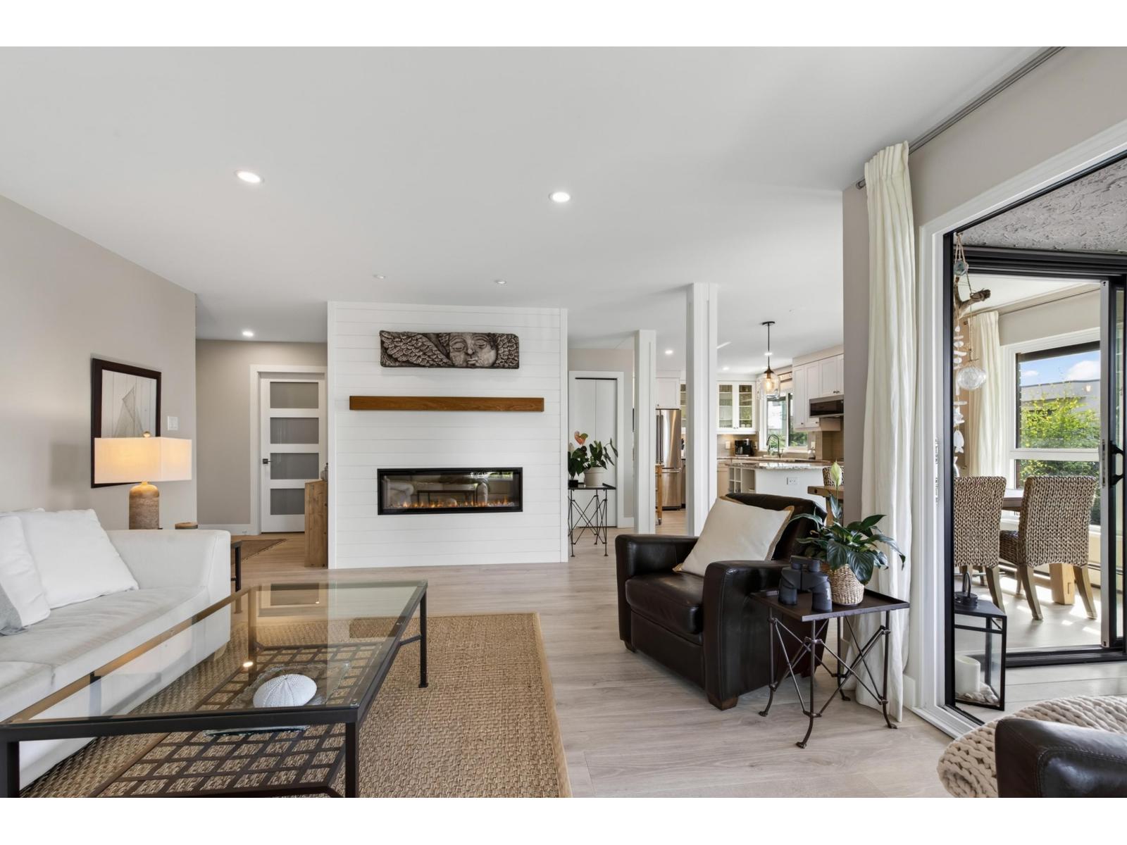 302 1290 Martin Street Property Photo 1
