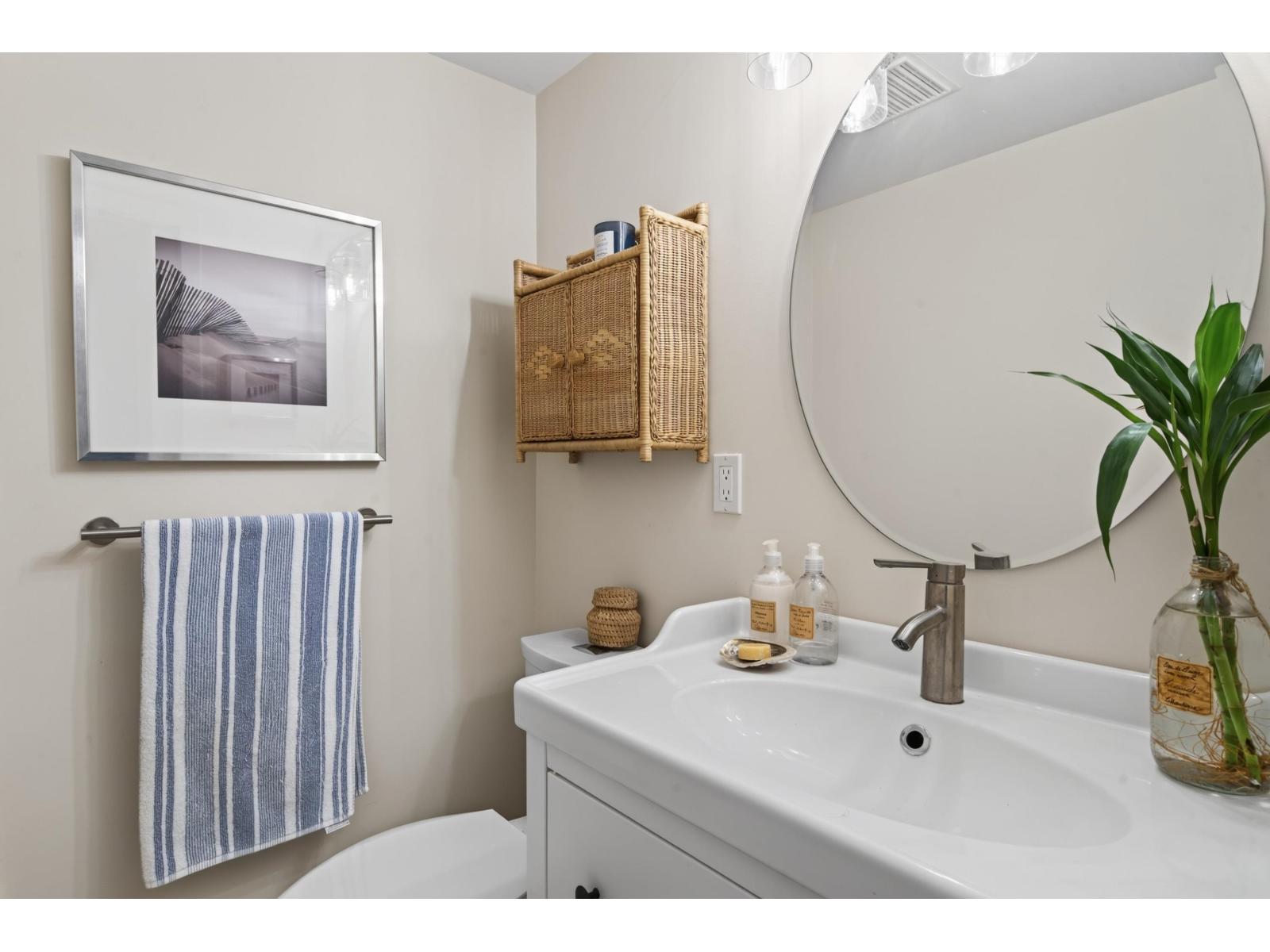 302 1290 Martin Street Property Photo 21