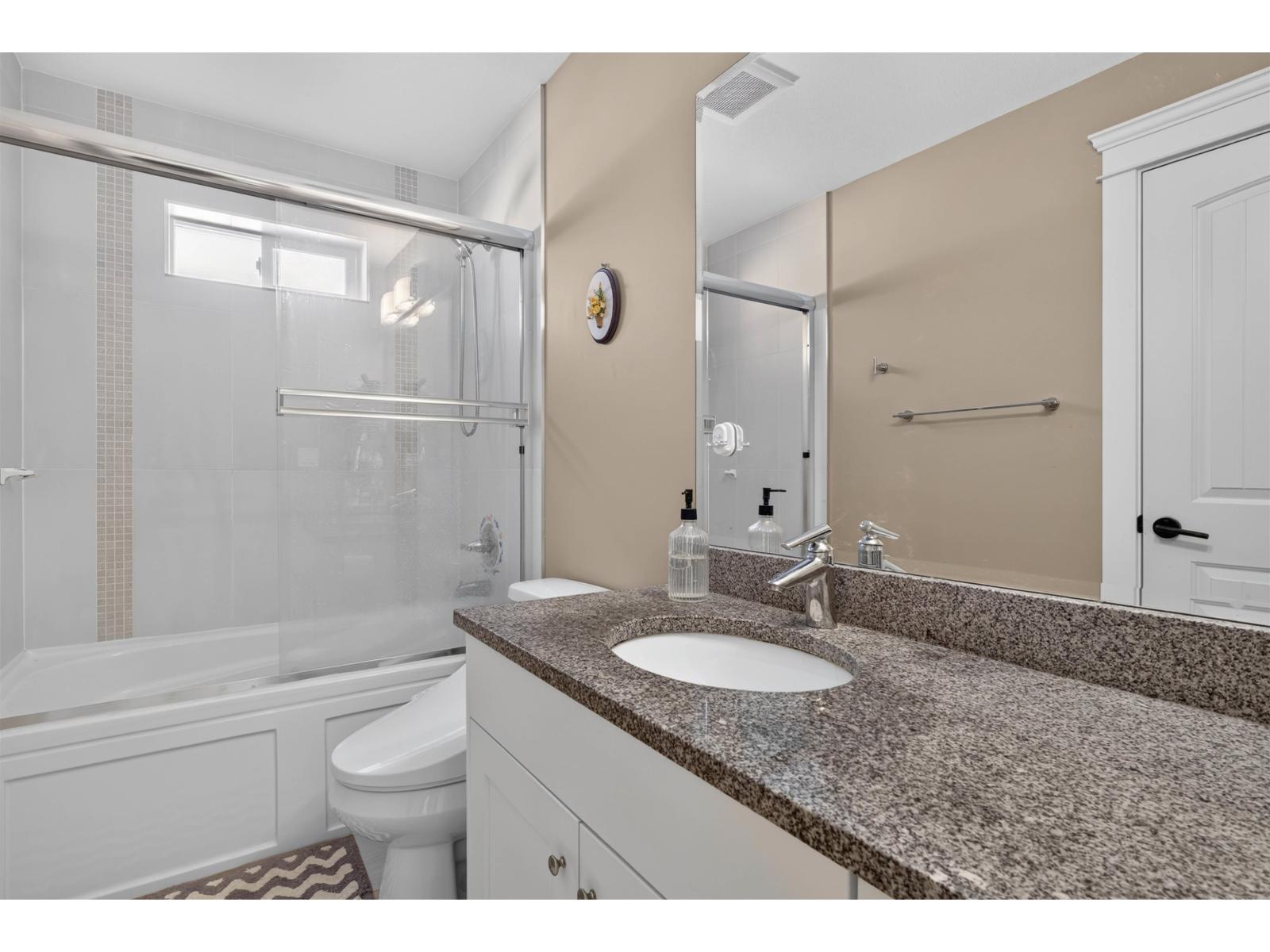 7296 198a Street Property Photo 32