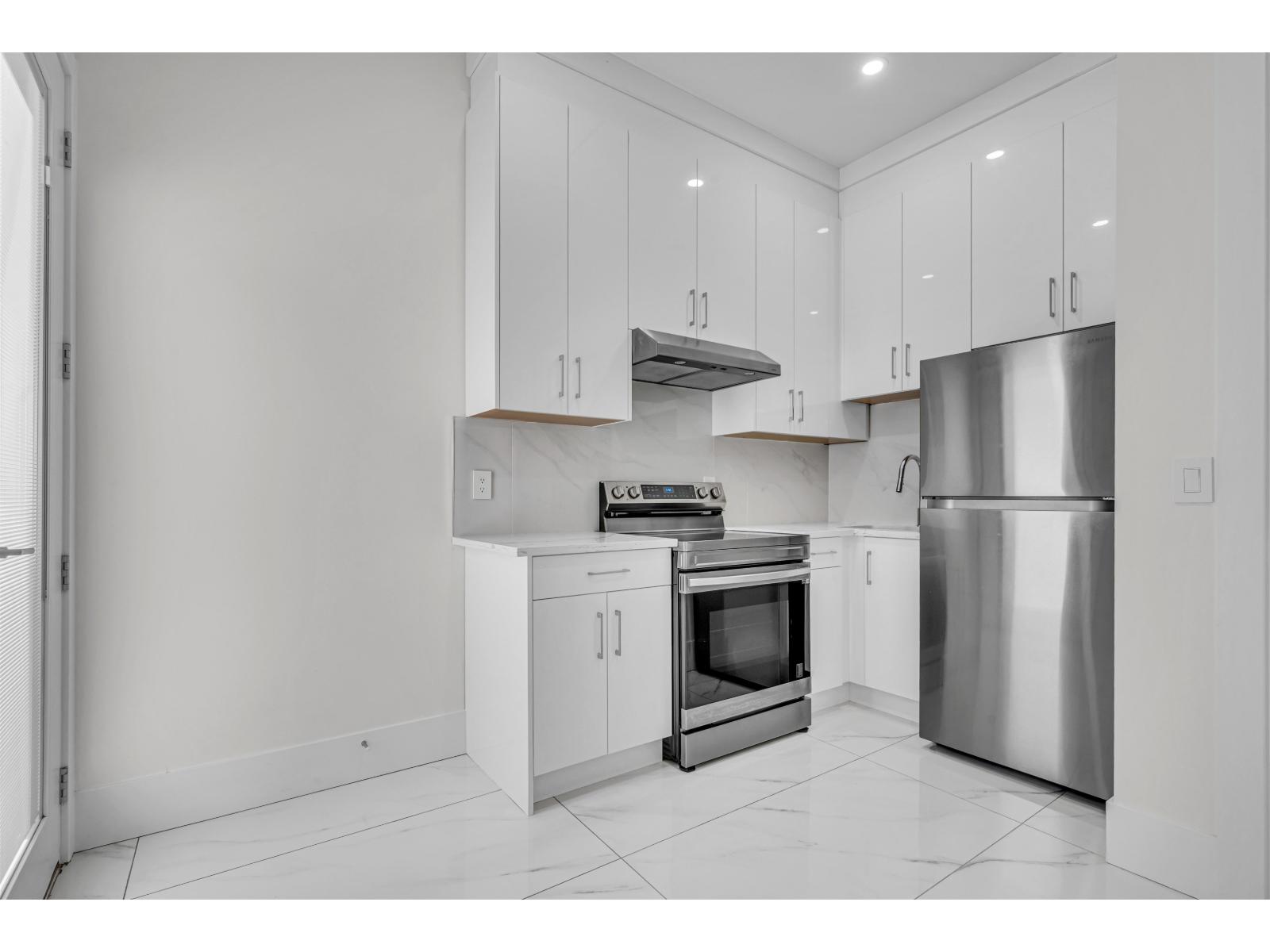 20235 27 Avenue Property Photo 13