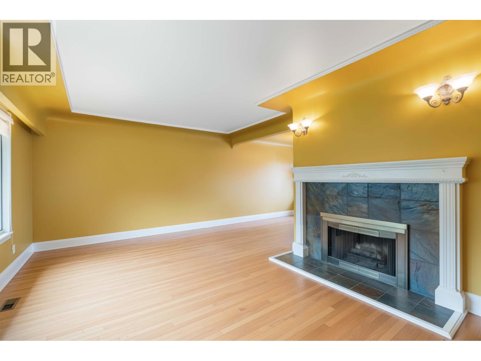 4037 Nithsdale Street Property Photo 4