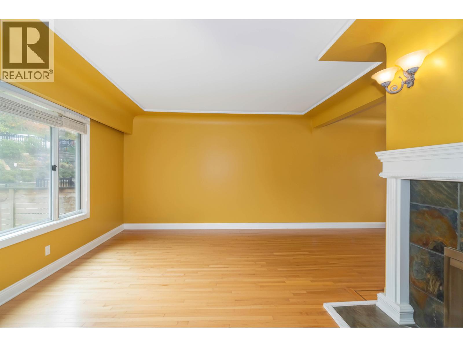 4037 Nithsdale Street Property Photo 5