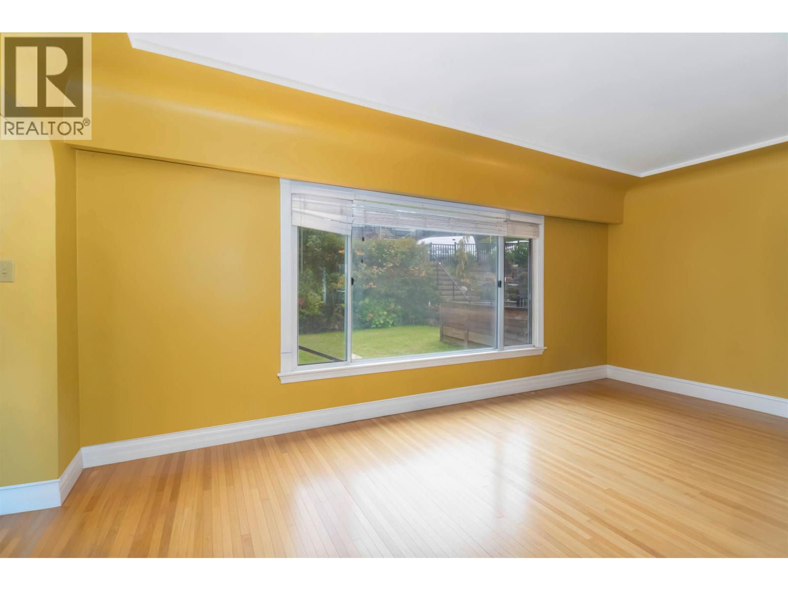 4037 Nithsdale Street Property Photo 6