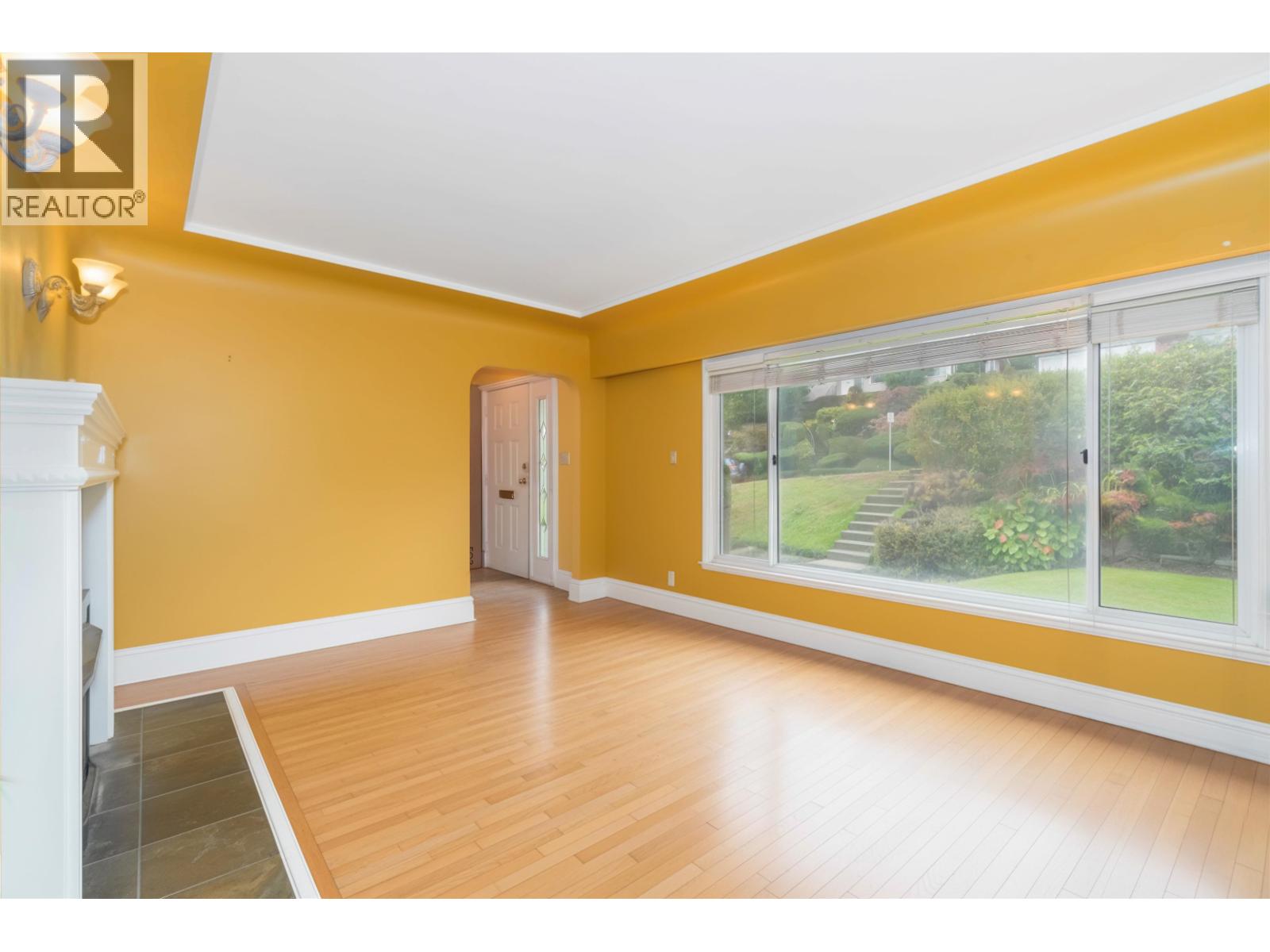4037 Nithsdale Street Property Photo 7