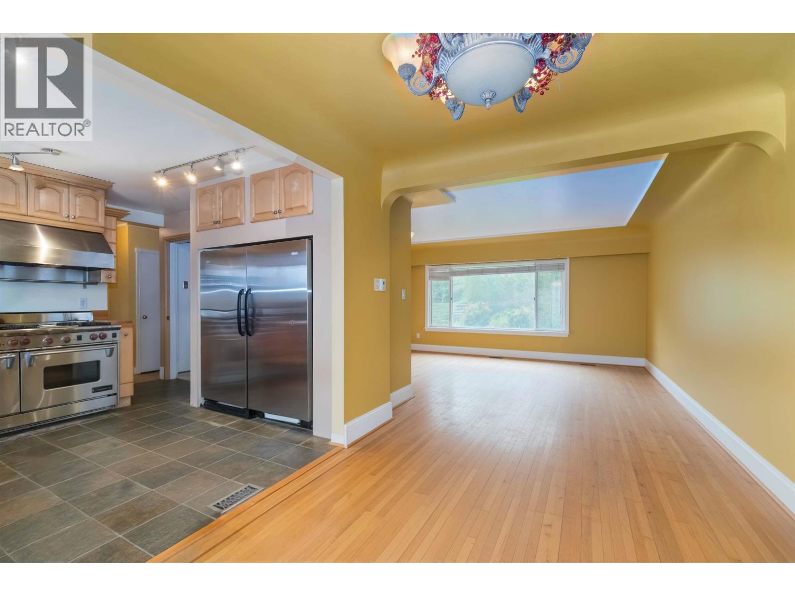4037 Nithsdale Street Property Photo 11