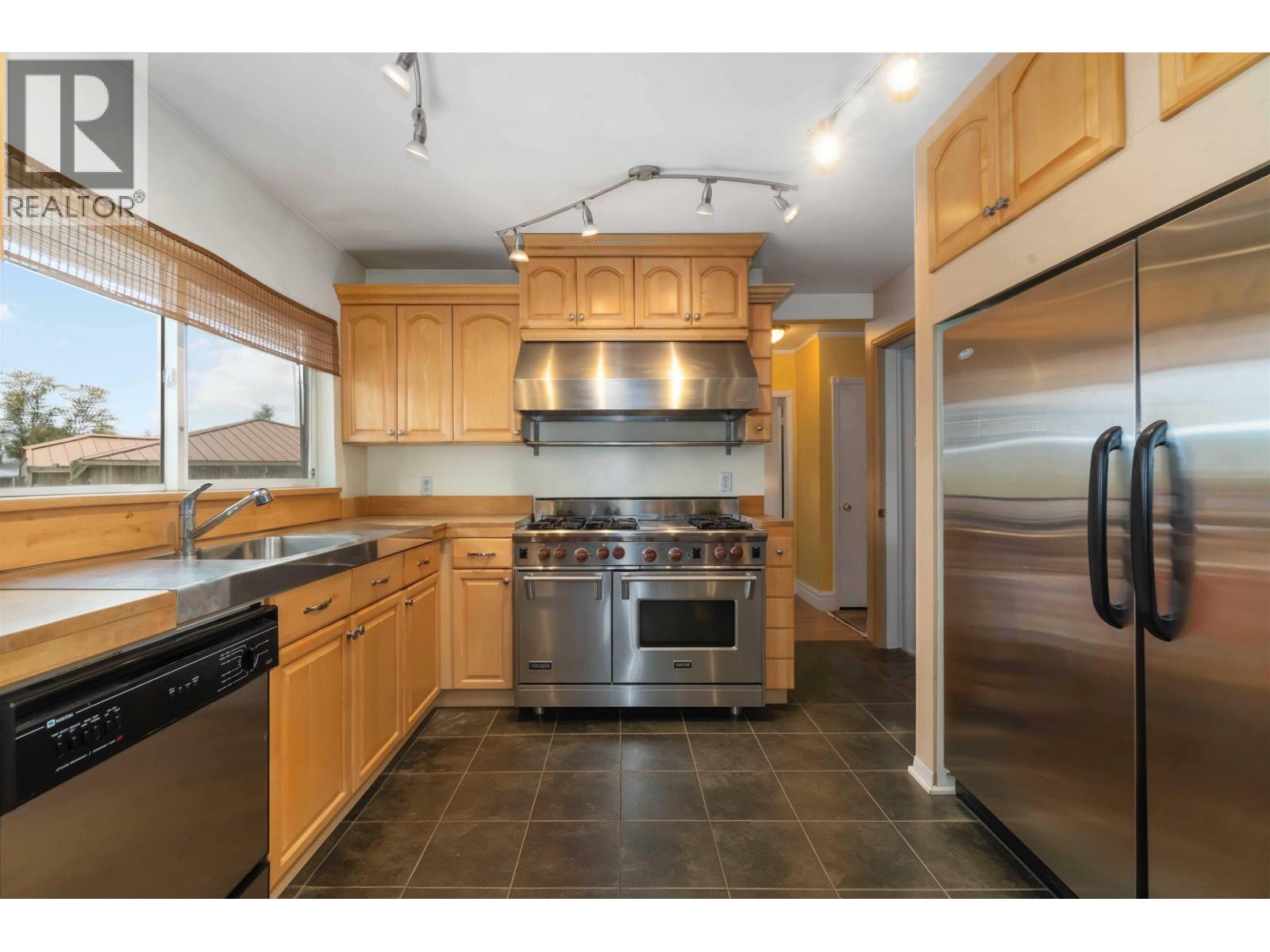 4037 Nithsdale Street Property Photo 14