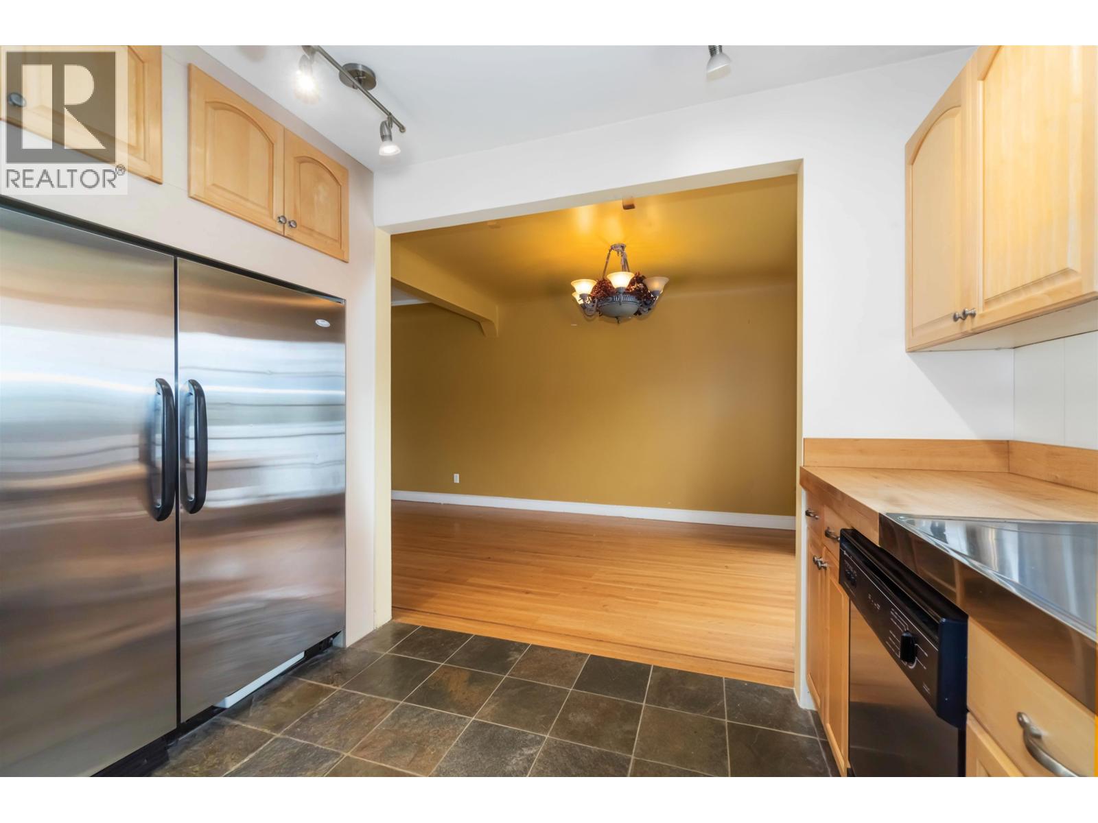 4037 Nithsdale Street Property Photo 15