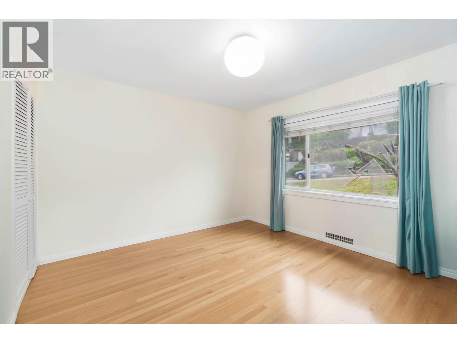 4037 Nithsdale Street Property Photo 17