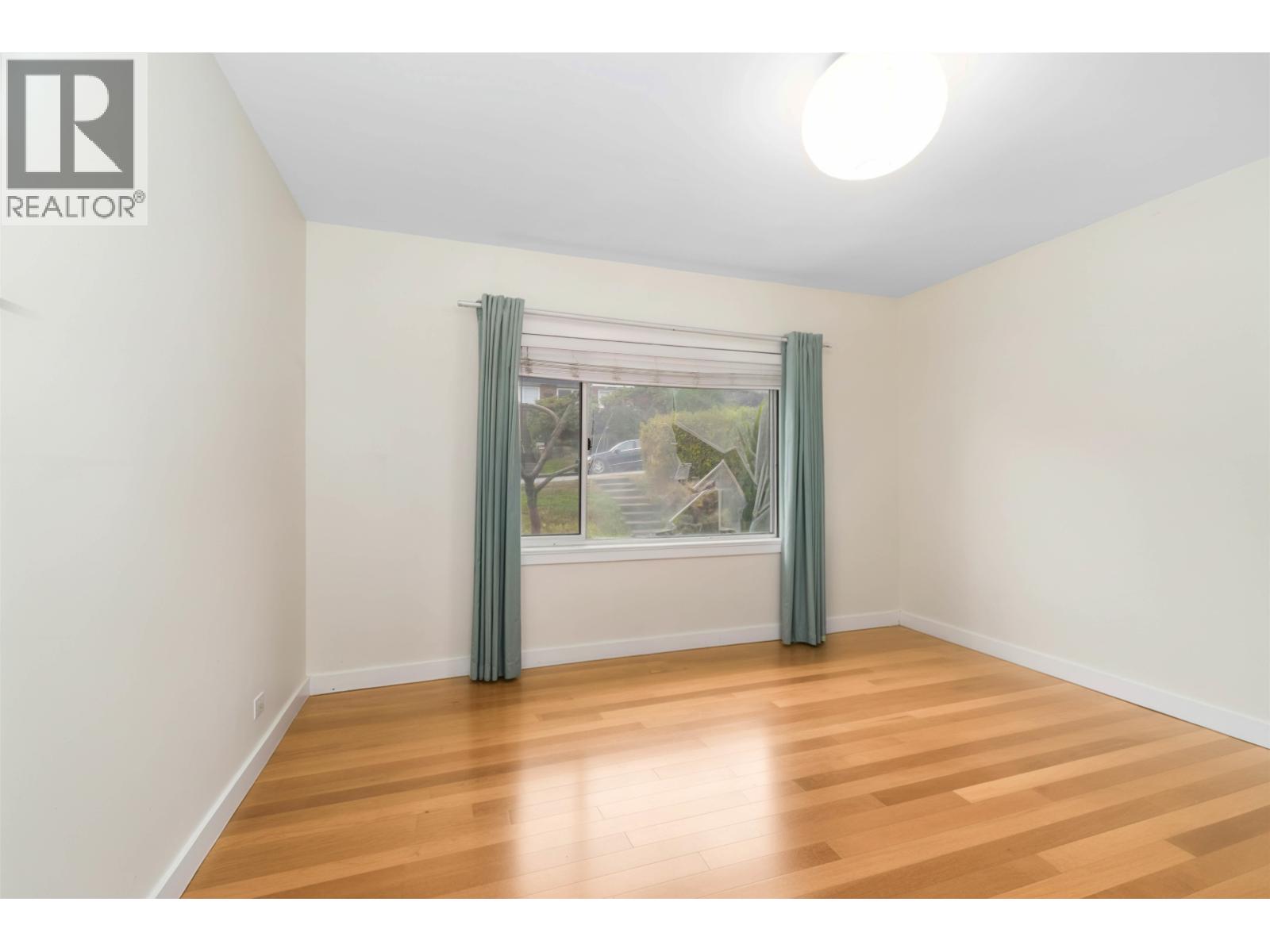 4037 Nithsdale Street Property Photo 18