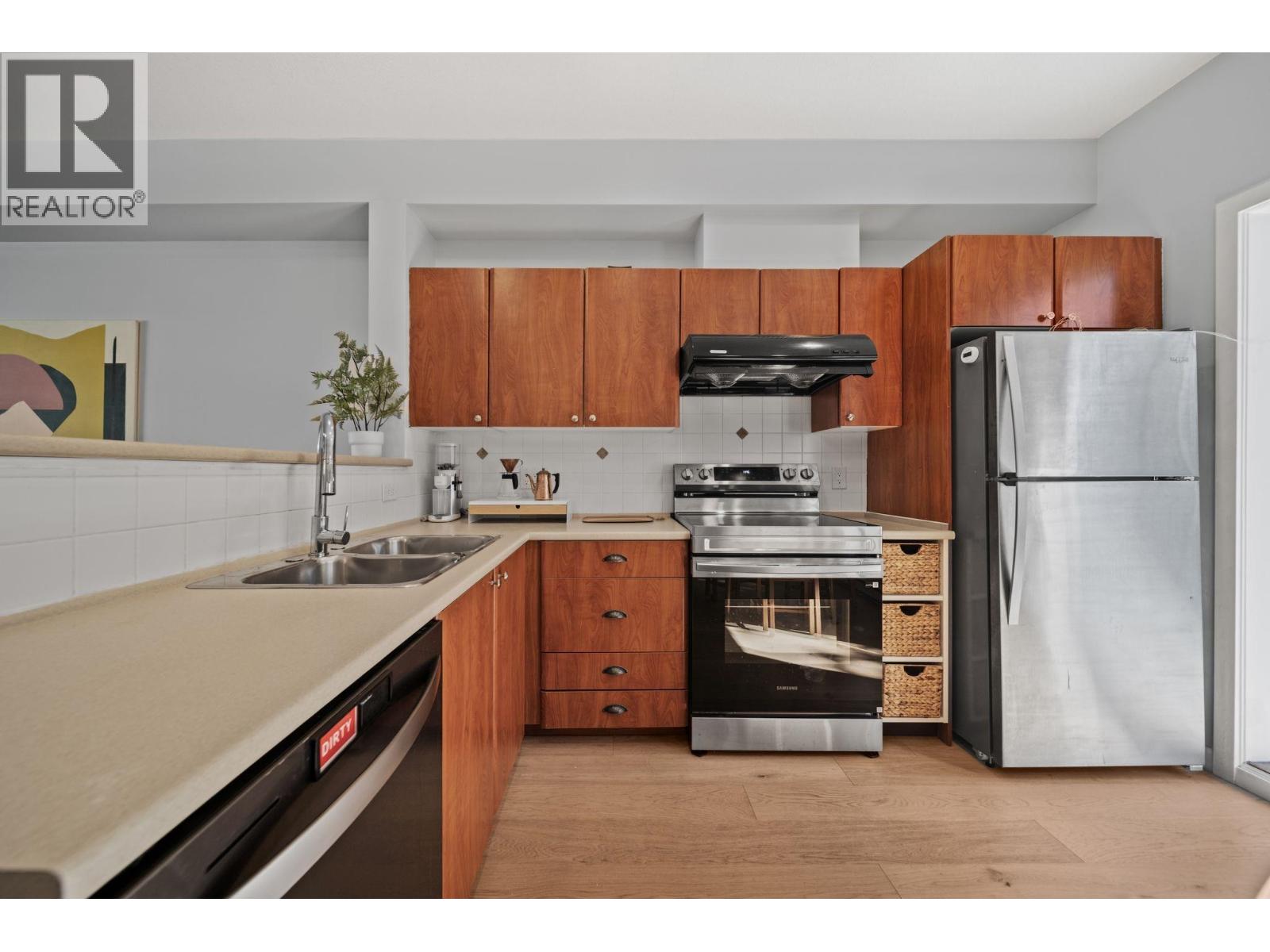 44 6528 Denbigh Avenue Property Photo 10