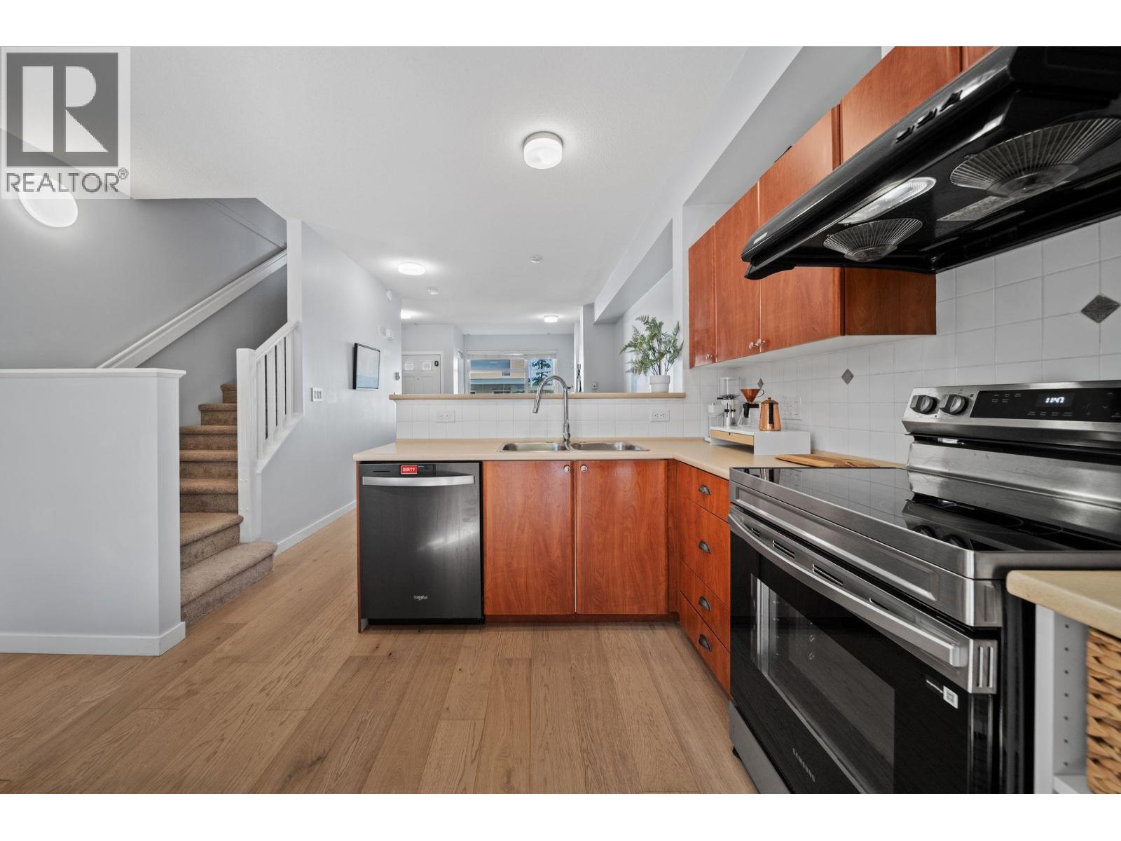 44 6528 Denbigh Avenue Property Photo 11