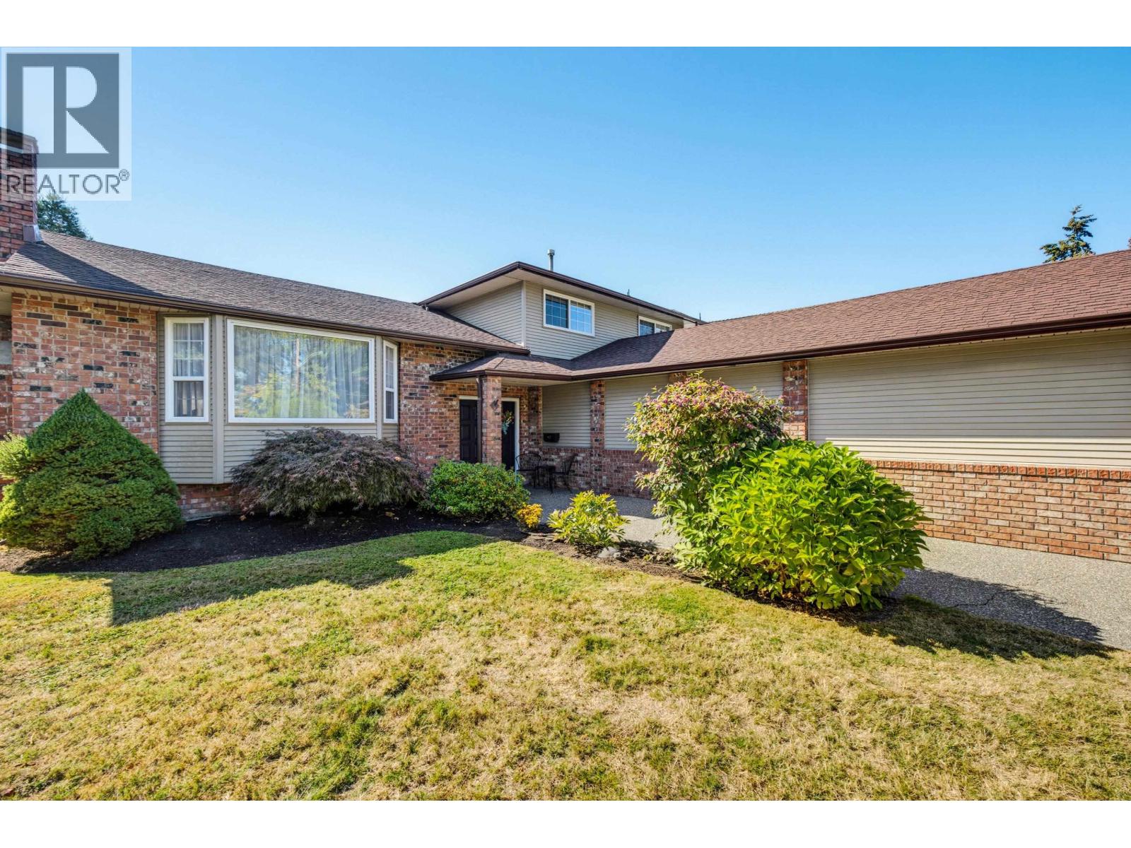 5247 57 Street Property Photo 2