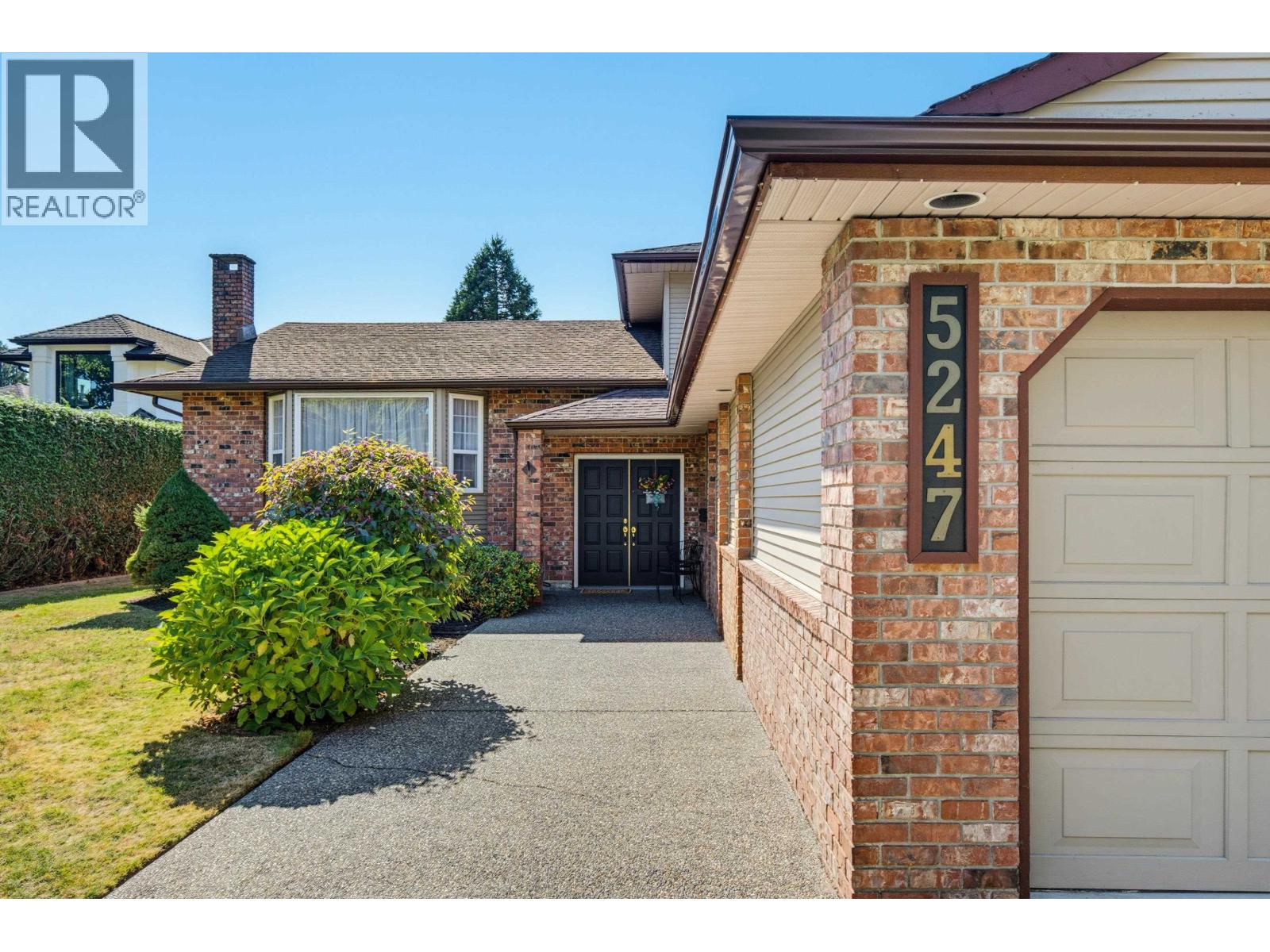 5247 57 Street Property Photo 3