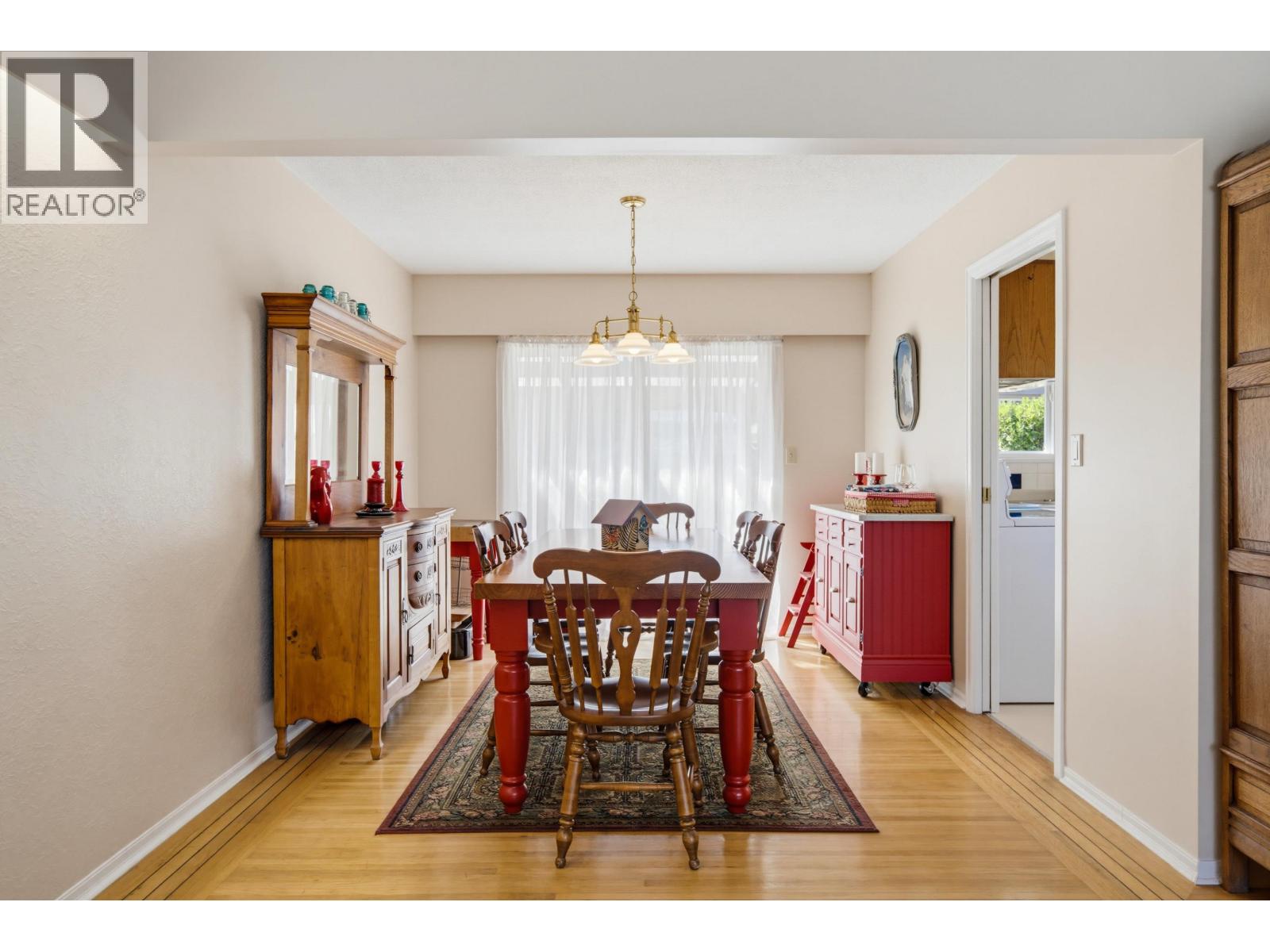 5247 57 Street Property Photo 7